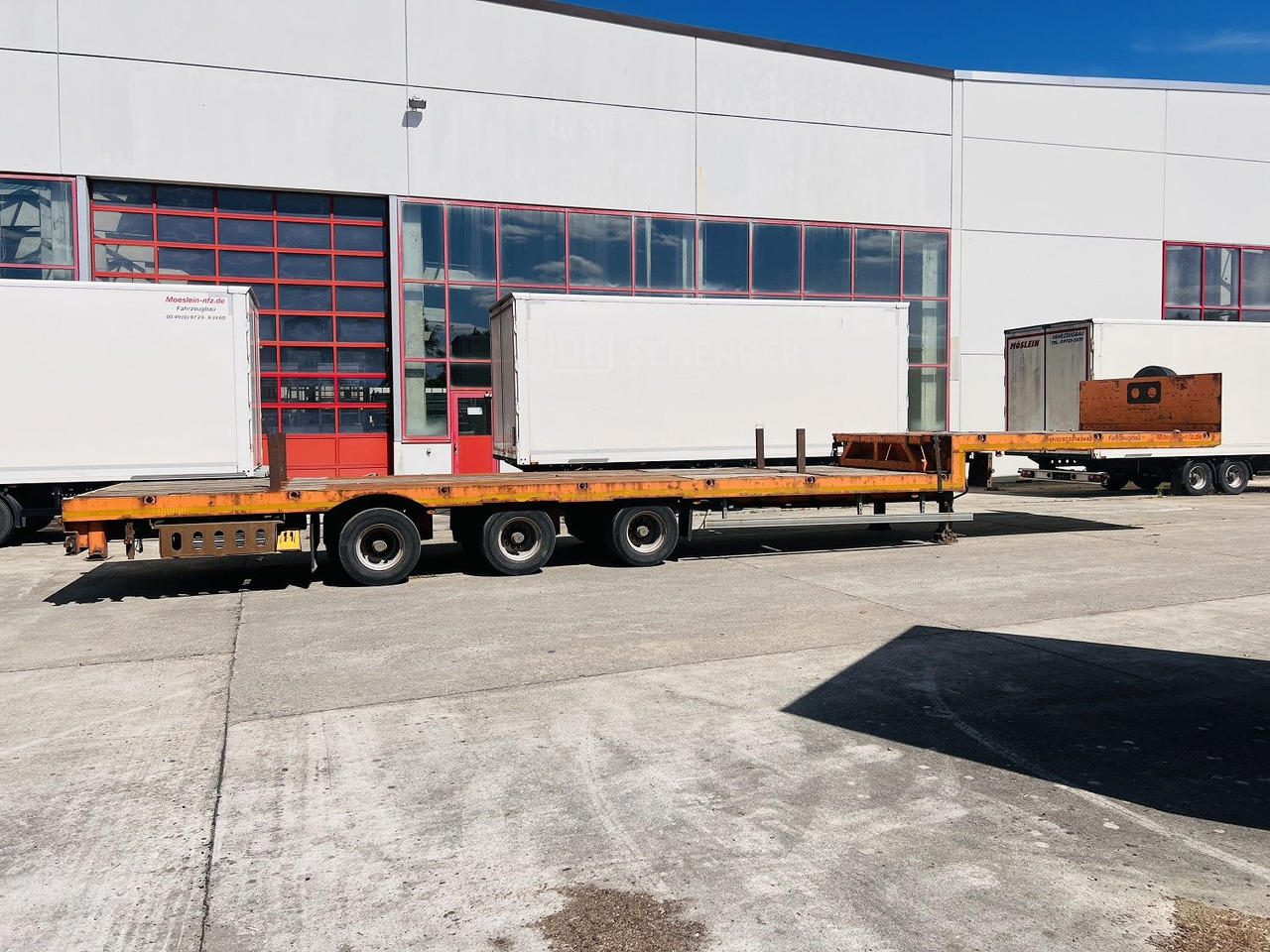 Möslein STO 3 Schwebheim 3 Achs Satteltieflader Plato 45 t GGfür Fertigteile, Baumaschinen oder Container - Félpótkocsi mélybölcsős: 1 kép. Möslein STO 3 Schwebheim 3 Achs Satteltieflader Plato 45 t GGfür Fertigteile, Baumaschinen oder Container - Félpótkocsi mélybölcsős: 1 kép.