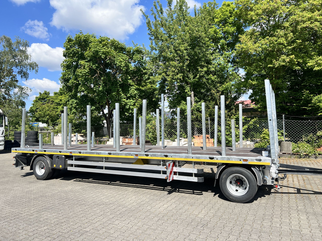 Möslein T 2 Plato 8,6m 2 Achs Jumbo- Plato- Anhänger - Platós pótkocsi: 2 kép. Möslein T 2 Plato 8,6m 2 Achs Jumbo- Plato- Anhänger - Platós pótkocsi: 2 kép.