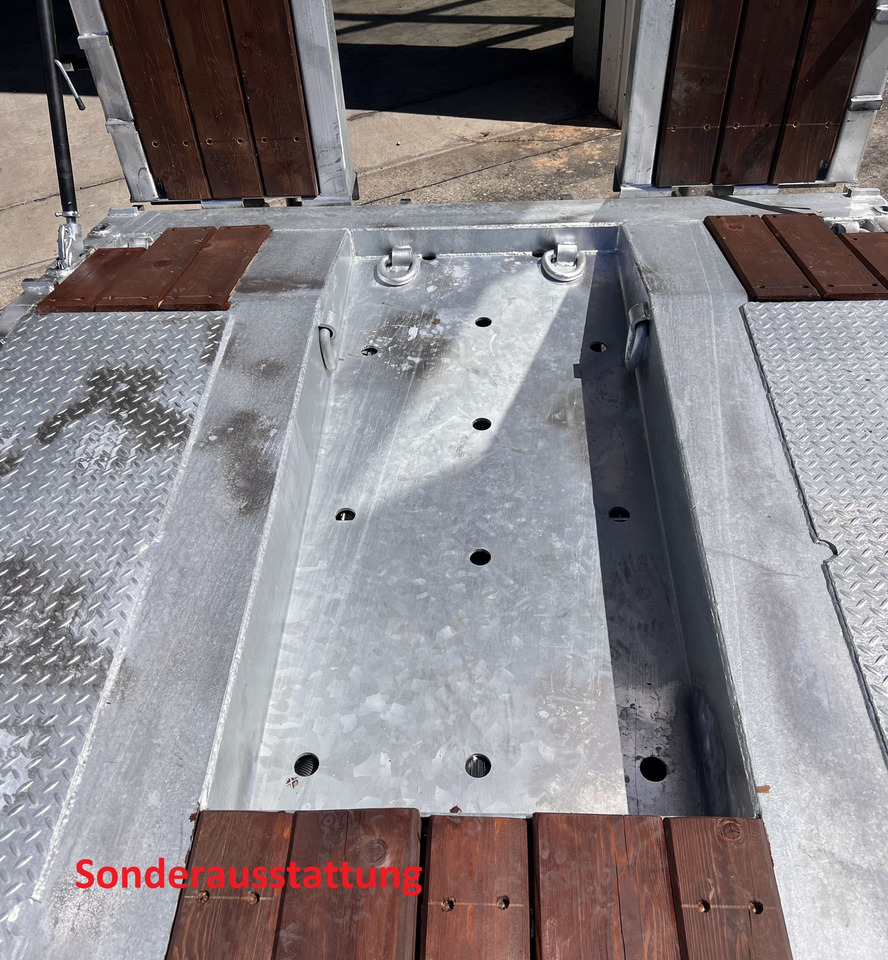 Möslein T 3-8,20 P VB H1 3 Achs Tieflader mit gerader Ladefläche 8,20 m, Neufahrzeug - Pótkocsi mélybölcsős: 4 kép. Möslein T 3-8,20 P VB H1 3 Achs Tieflader mit gerader Ladefläche 8,20 m, Neufahrzeug - Pótkocsi mélybölcsős: 4 kép.