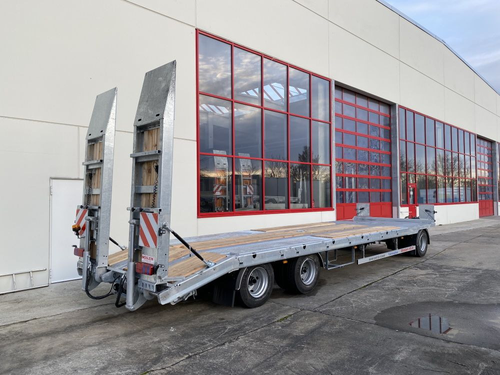 Möslein T 3-8,20 P VB H1 Blatt 3 Achs Tieflader mit gerader Ladefläche 8,10 m, Neufahrzeug - Pótkocsi mélybölcsős: 3 kép. Möslein T 3-8,20 P VB H1 Blatt 3 Achs Tieflader mit gerader Ladefläche 8,10 m, Neufahrzeug - Pótkocsi mélybölcsős: 3 kép.