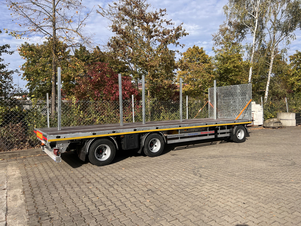 Möslein T 3 Plato 10 m 3 Achs Jumbo- Plato- Anhänger 10 m, Mega - Platós pótkocsi: 3 kép. Möslein T 3 Plato 10 m 3 Achs Jumbo- Plato- Anhänger 10 m, Mega - Platós pótkocsi: 3 kép.