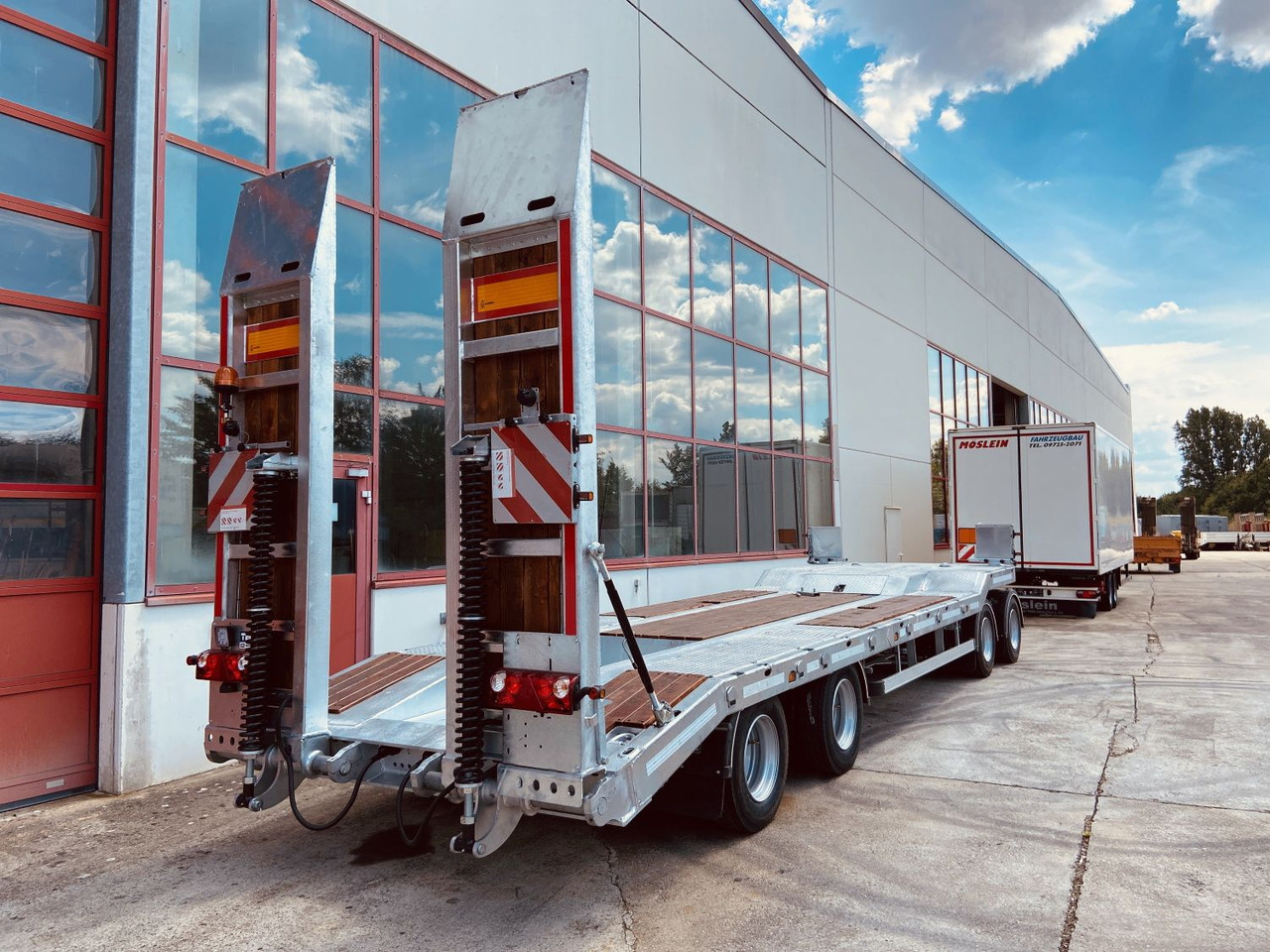 Möslein T 4 VB F 4 Achs Tieflader- Anhänger, Neufahrzeug - Pótkocsi mélybölcsős: 5 kép. Möslein T 4 VB F 4 Achs Tieflader- Anhänger, Neufahrzeug - Pótkocsi mélybölcsős: 5 kép.