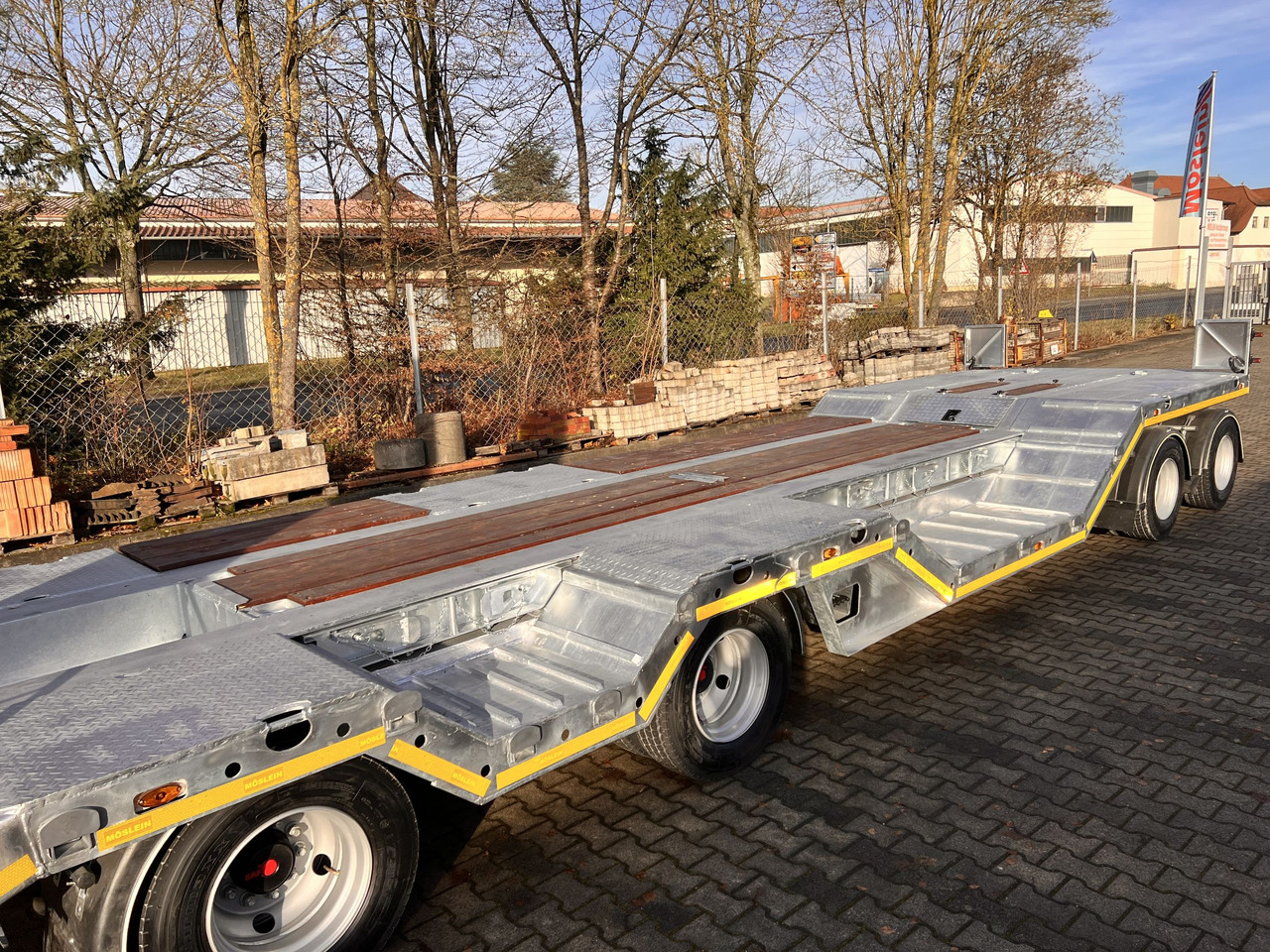 Möslein T 4 VB H1 R neuer 4 Achs Tieflader + Radmulden - Pótkocsi mélybölcsős: 4 kép. Möslein T 4 VB H1 R neuer 4 Achs Tieflader + Radmulden - Pótkocsi mélybölcsős: 4 kép.