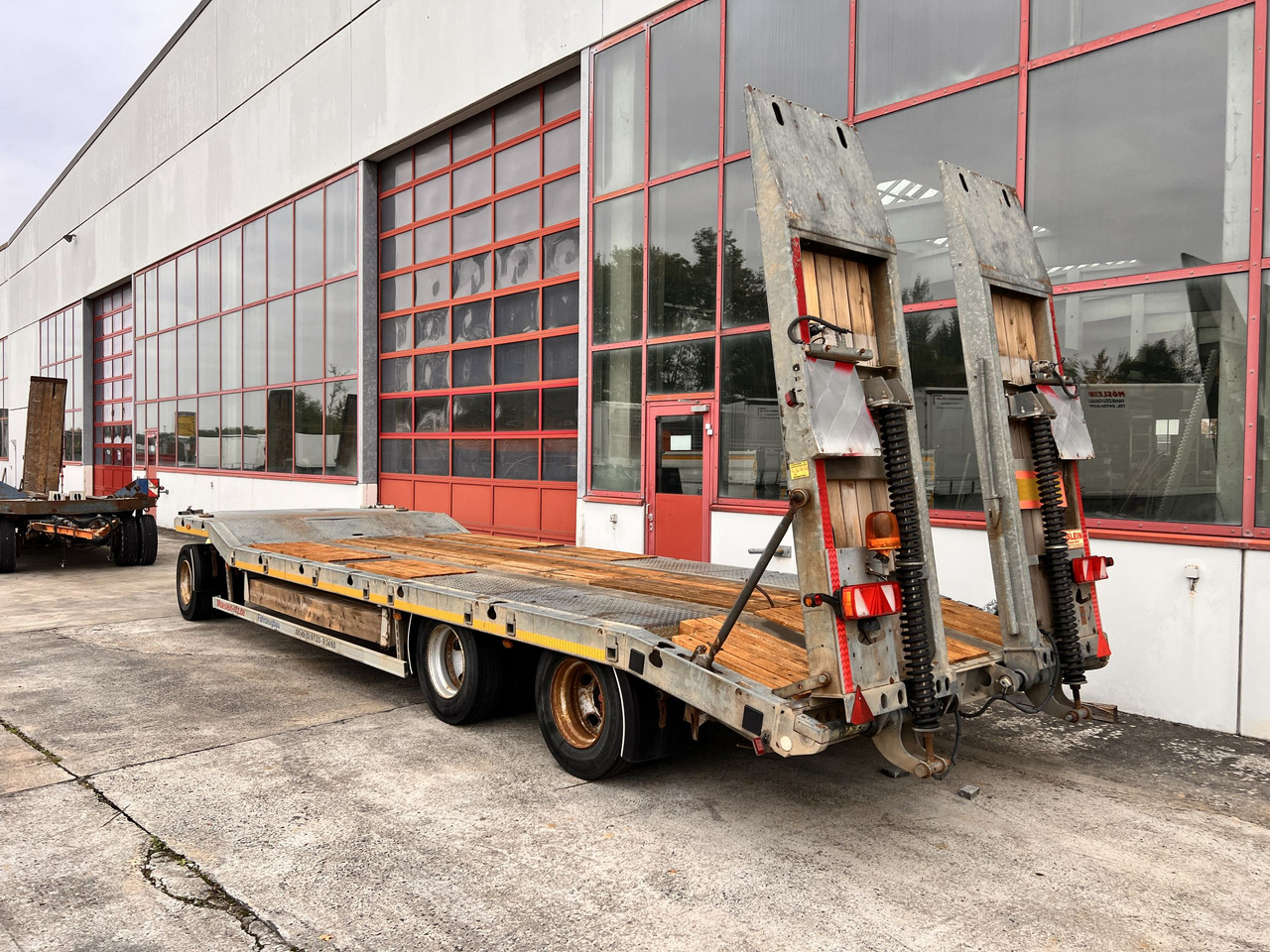 Möslein TF3 Schwebheim 3 Achs Tiefladeranhänger - Pótkocsi mélybölcsős: 3 kép. Möslein TF3 Schwebheim 3 Achs Tiefladeranhänger - Pótkocsi mélybölcsős: 3 kép.