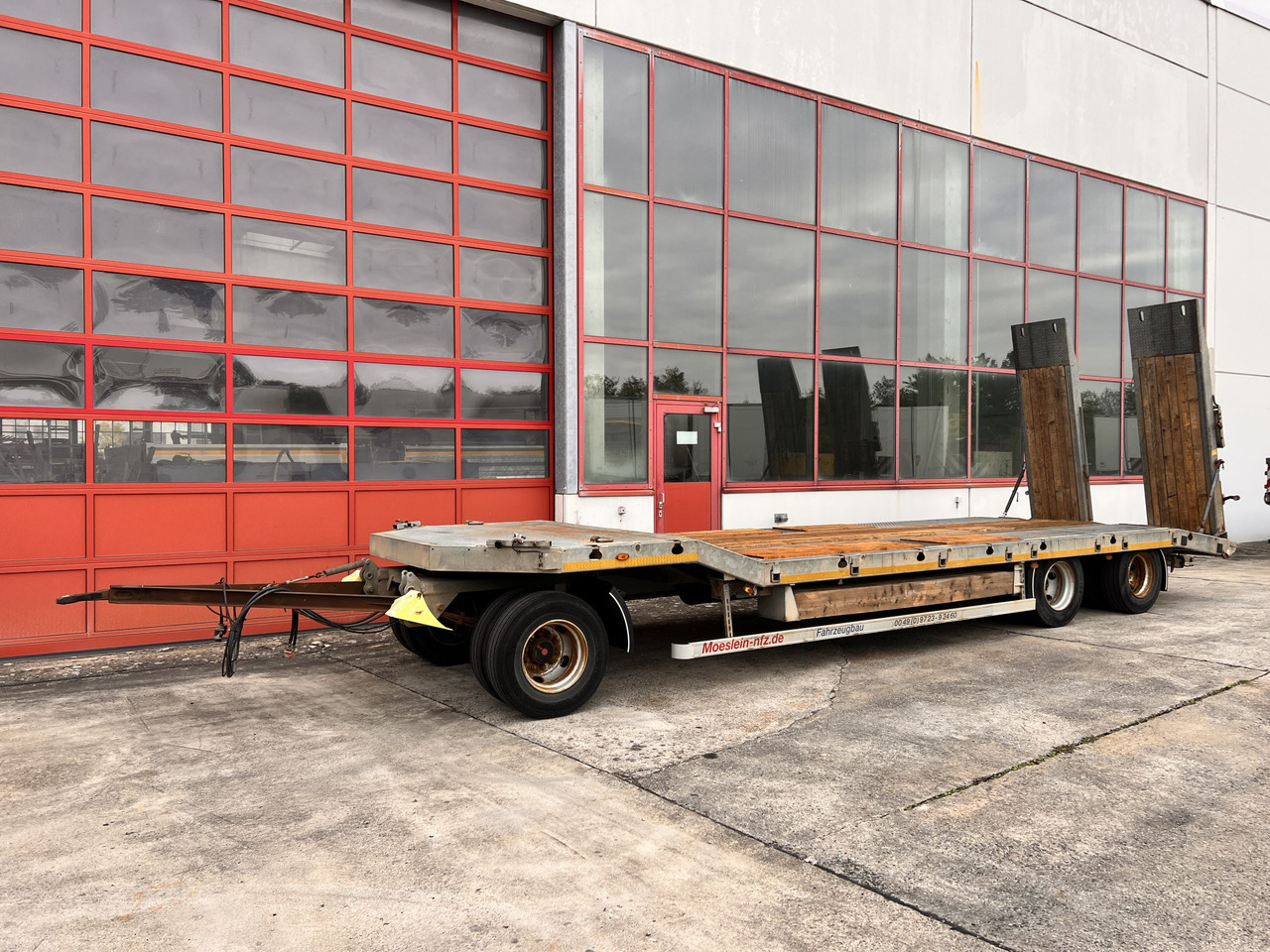 Möslein TF3 Schwebheim 3 Achs Tiefladeranhänger - Pótkocsi mélybölcsős: 5 kép. Möslein TF3 Schwebheim 3 Achs Tiefladeranhänger - Pótkocsi mélybölcsős: 5 kép.