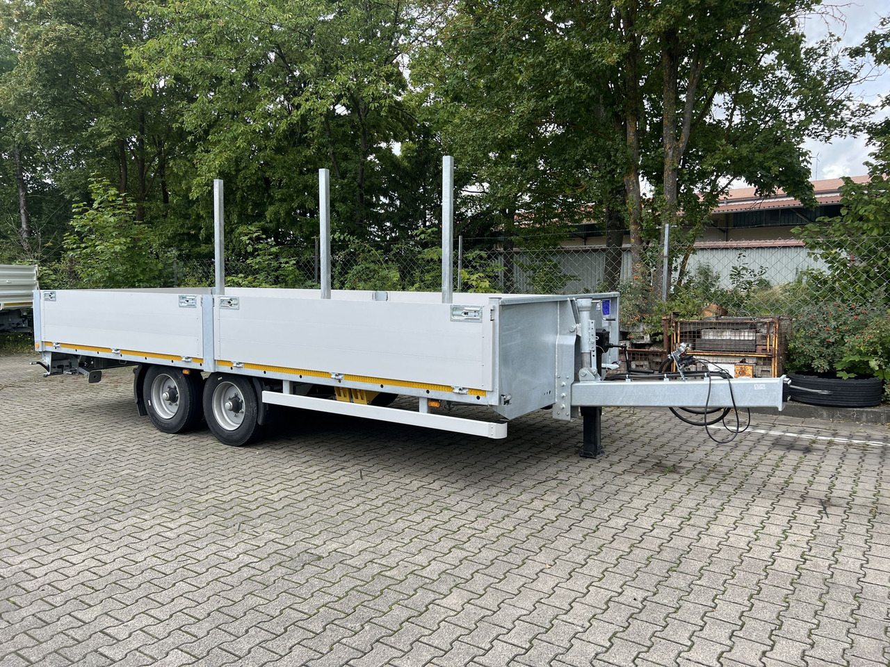 Möslein THT 11- G 6,2 Tandem Pritsche- Tieflader mit Rungentaschen - Platós pótkocsi: 5 kép. Möslein THT 11- G 6,2 Tandem Pritsche- Tieflader mit Rungentaschen - Platós pótkocsi: 5 kép.