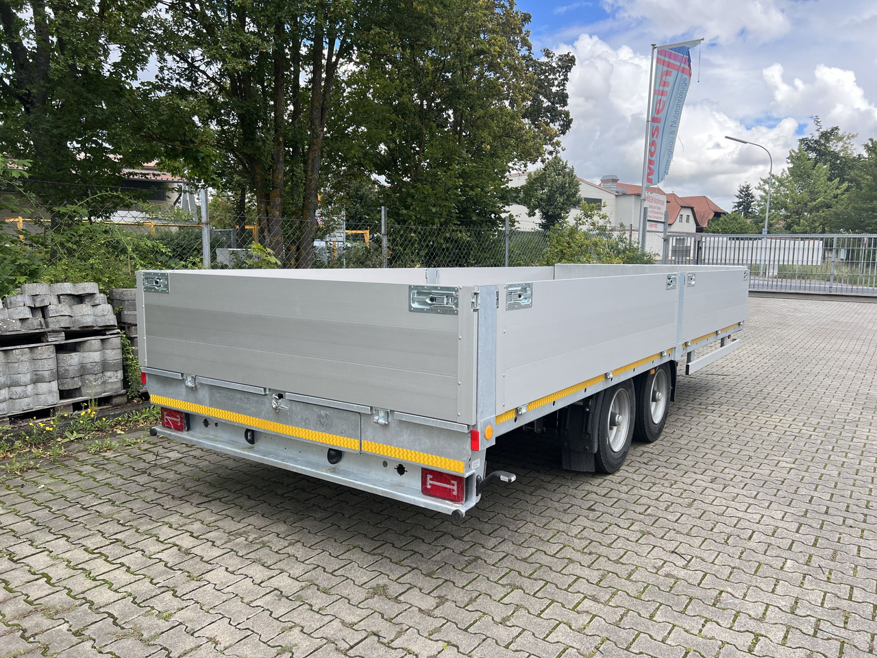 Möslein THT 11- G 7,2 Tandem- Pritschenanhänger- Tieflader - Platós pótkocsi: 5 kép. Möslein THT 11- G 7,2 Tandem- Pritschenanhänger- Tieflader - Platós pótkocsi: 5 kép.