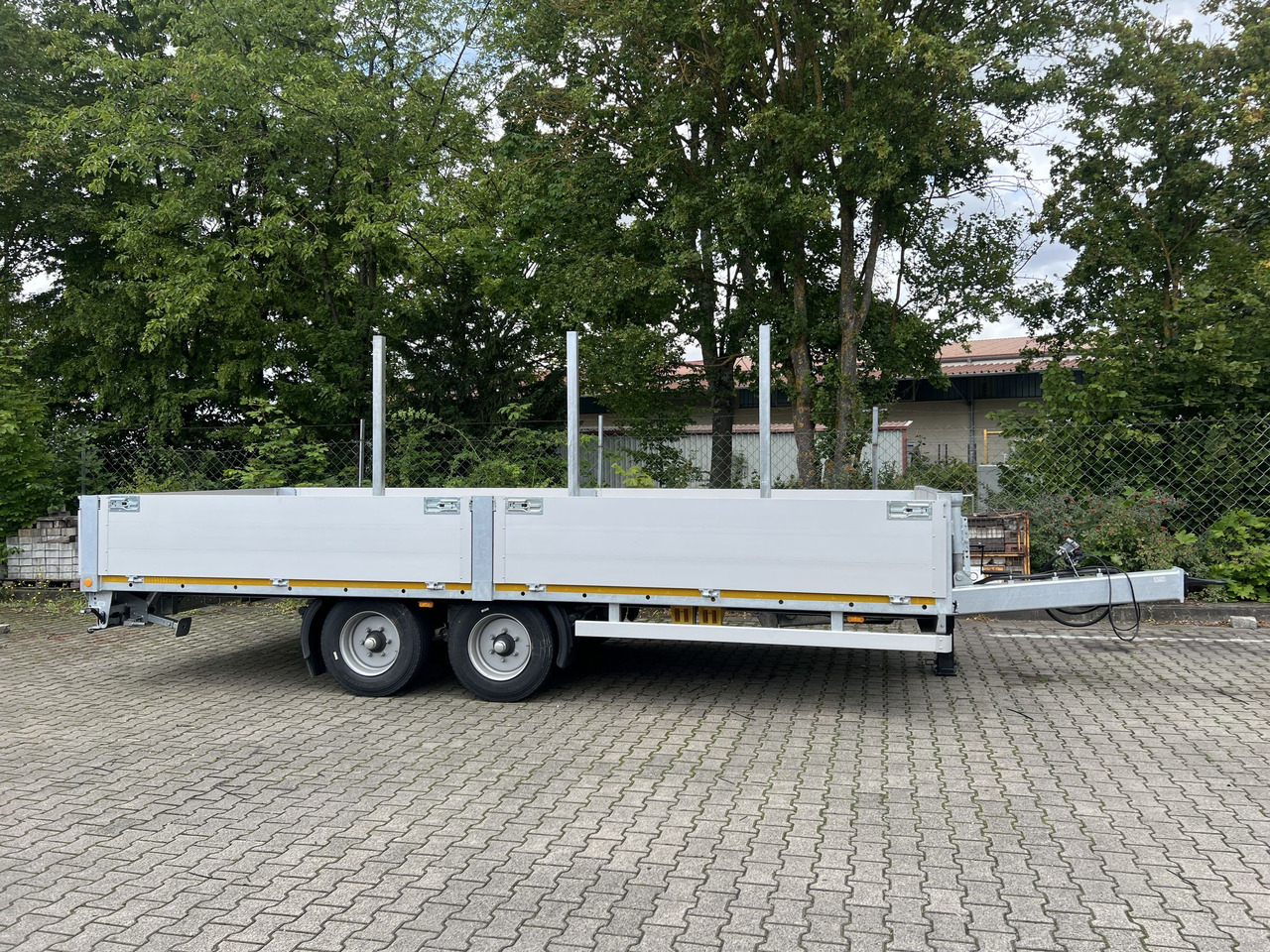 Möslein THT 11- G 7,2 Tandem- Pritschenanhänger- Tieflader - Platós pótkocsi: 1 kép. Möslein THT 11- G 7,2 Tandem- Pritschenanhänger- Tieflader - Platós pótkocsi: 1 kép.