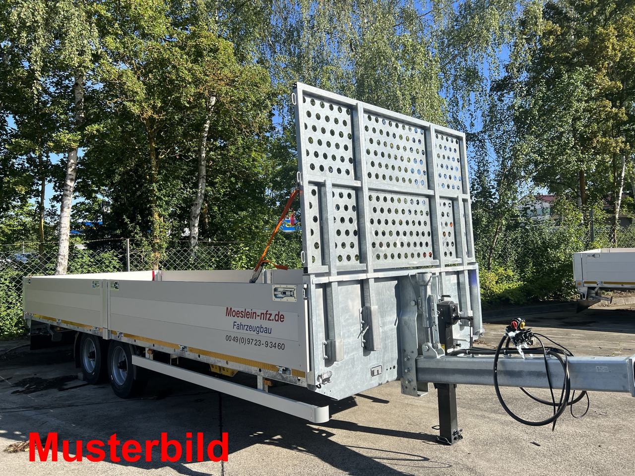 Möslein THT 14,4 G 6,2 L 14,4 t Tandem- Pritschenanhänger- Tieflader - Platós pótkocsi: 2 kép. Möslein THT 14,4 G 6,2 L 14,4 t Tandem- Pritschenanhänger- Tieflader - Platós pótkocsi: 2 kép.