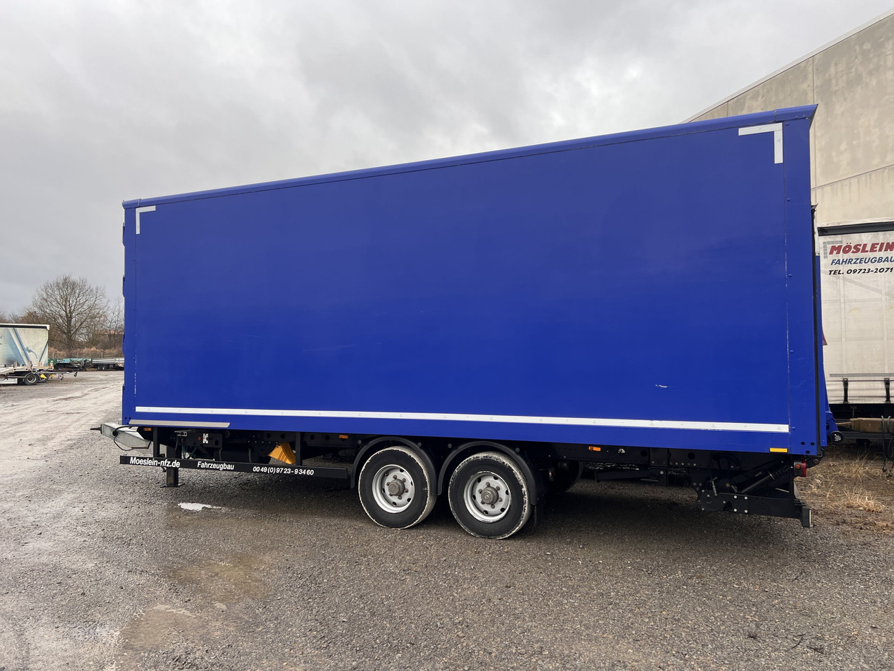 Möslein TKO 105 DL Schwebheim Tandem Koffer, Ladebordwand + Durchladbar, Wenig Benutzt - Pótkocsi dobozos: 4 kép. Möslein TKO 105 DL Schwebheim Tandem Koffer, Ladebordwand + Durchladbar, Wenig Benutzt - Pótkocsi dobozos: 4 kép.