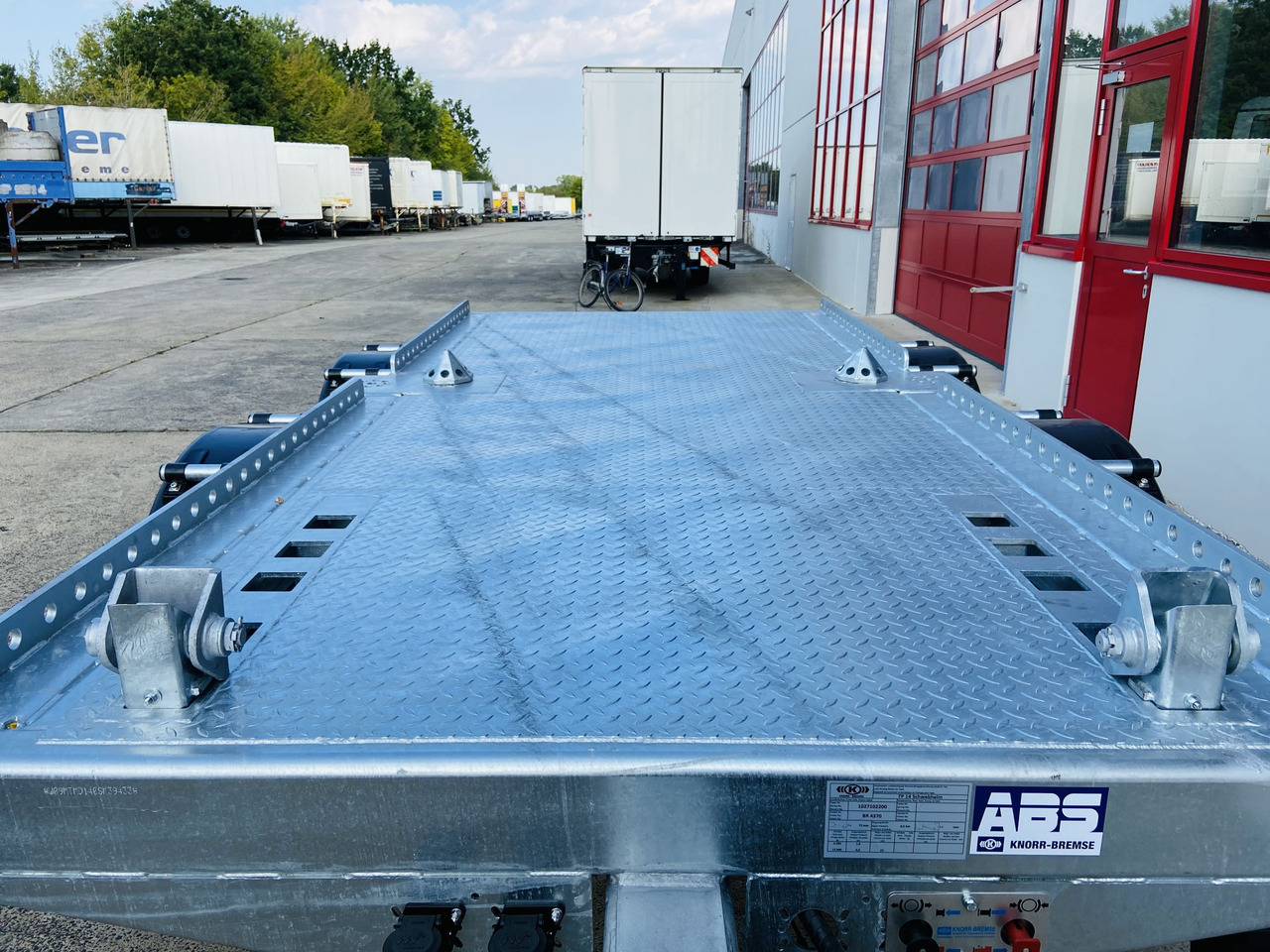 Möslein TMH 2 14 t Tandem- Absetzmuldenanhänger,geschlossenen BodenNeufahrzeug - Platós pótkocsi: 5 kép. Möslein TMH 2 14 t Tandem- Absetzmuldenanhänger,geschlossenen BodenNeufahrzeug - Platós pótkocsi: 5 kép.