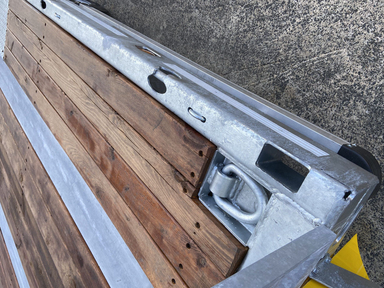 Möslein TT21- 7,2 21 t Tandemtieflader, Luftgefedert, NEU - Pótkocsi mélybölcsős: 3 kép. Möslein TT21- 7,2 21 t Tandemtieflader, Luftgefedert, NEU - Pótkocsi mélybölcsős: 3 kép.