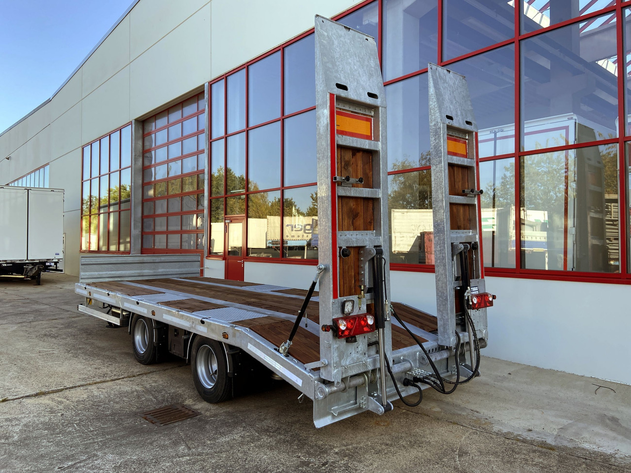 Möslein TT21-7,2 Hydr 21 t Tandemtieflader, hydr. Rampen, NEU - Pótkocsi mélybölcsős: 3 kép. Möslein TT21-7,2 Hydr 21 t Tandemtieflader, hydr. Rampen, NEU - Pótkocsi mélybölcsős: 3 kép.