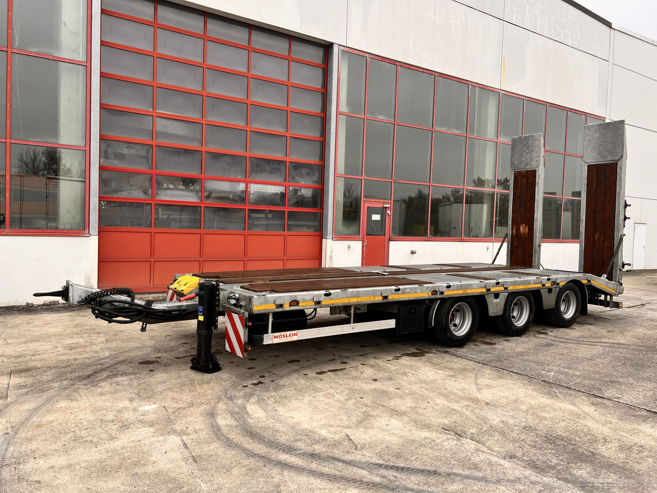 Möslein TTA33 Schwebheim 31 t Tridemtieflader gelenkt, Neuwertig - Pótkocsi mélybölcsős: 4 kép. Möslein TTA33 Schwebheim 31 t Tridemtieflader gelenkt, Neuwertig - Pótkocsi mélybölcsős: 4 kép.