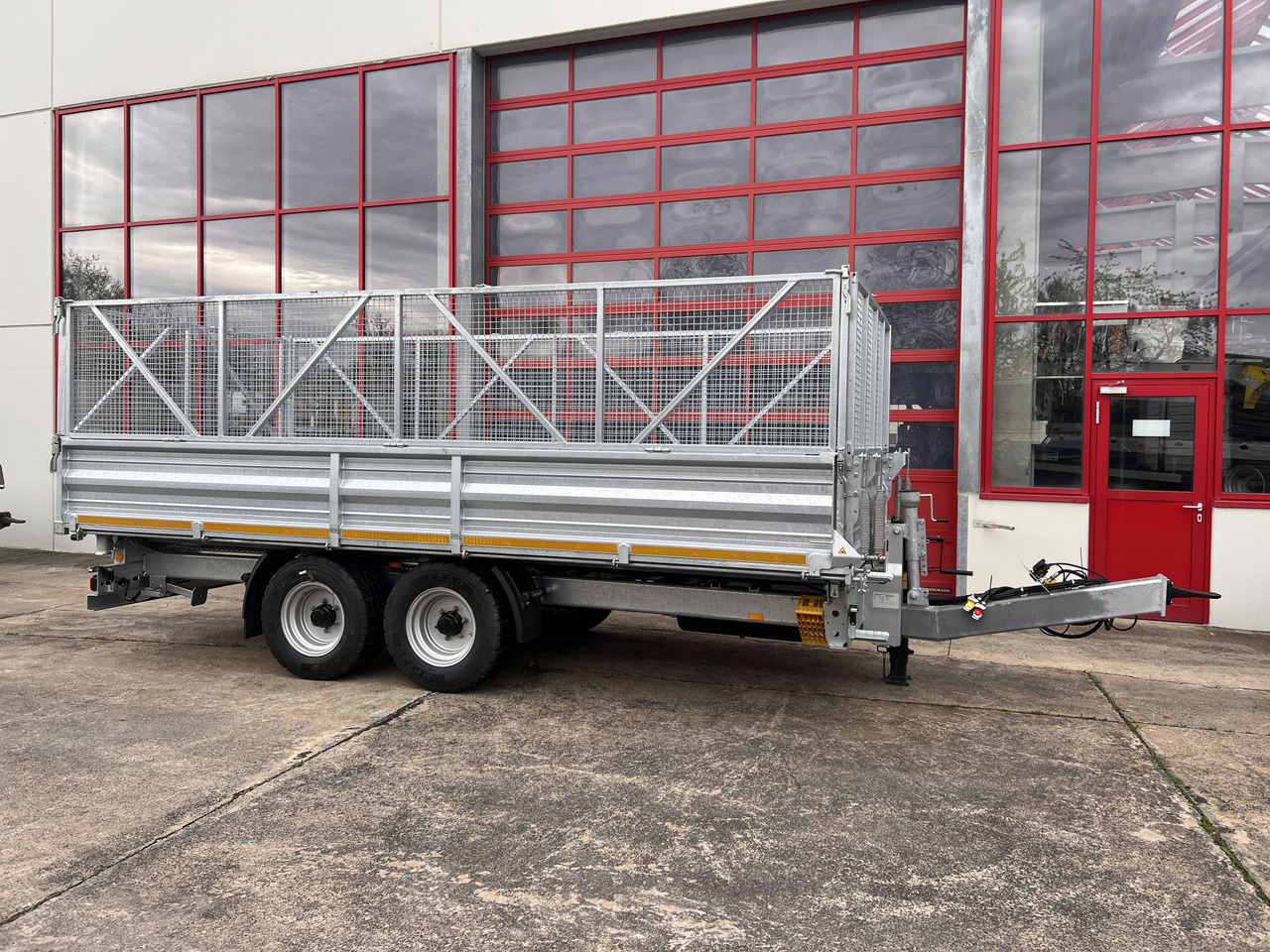 Möslein TTD 11 Breite Reifen 5,70 lang Kipper Tieflader, Breite Reifen, 5,70 m lang-- Neufahrzeug -- - Pótkocsi billenőplatós: 1 kép. Möslein TTD 11 Breite Reifen 5,70 lang Kipper Tieflader, Breite Reifen, 5,70 m lang-- Neufahrzeug -- - Pótkocsi billenőplatós: 1 kép.