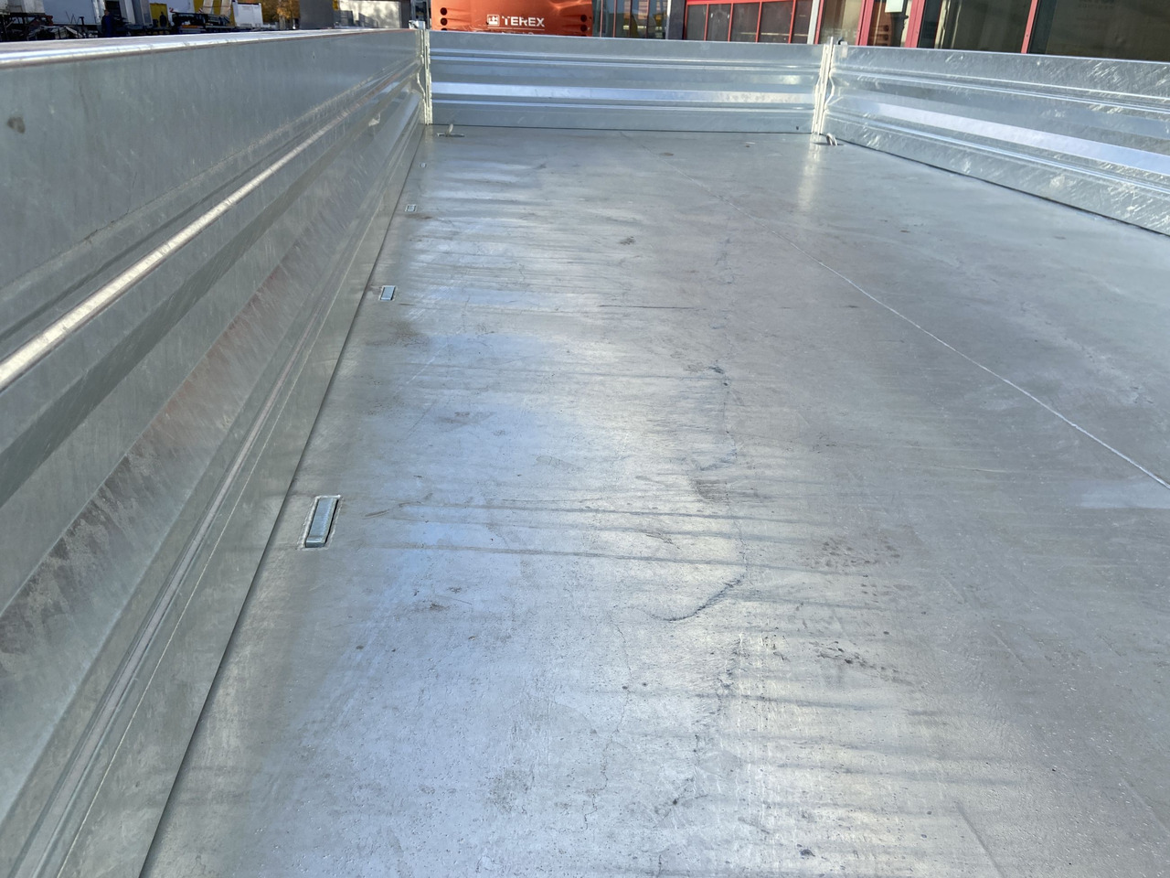 Möslein TTD 11 Breite Reifen Kipper Tieflader, Breite Reifen-- Neufahrzeug -- - Pótkocsi billenőplatós: 2 kép. Möslein TTD 11 Breite Reifen Kipper Tieflader, Breite Reifen-- Neufahrzeug -- - Pótkocsi billenőplatós: 2 kép.