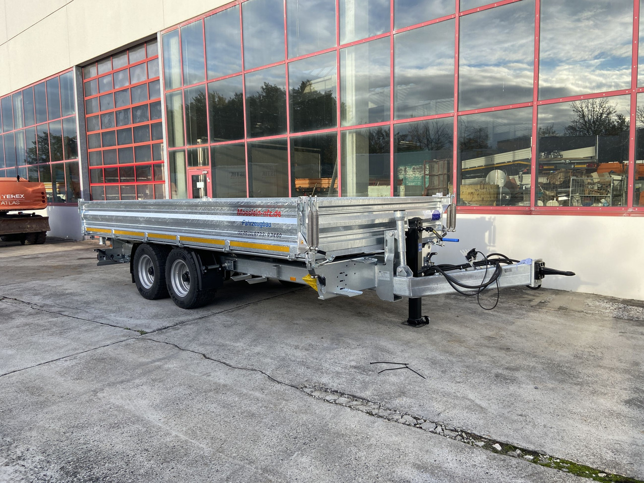 Möslein TTD 11 Breite Reifen Kipper Tieflader, Breite Reifen-- Neufahrzeug -- - Pótkocsi billenőplatós: 5 kép. Möslein TTD 11 Breite Reifen Kipper Tieflader, Breite Reifen-- Neufahrzeug -- - Pótkocsi billenőplatós: 5 kép.