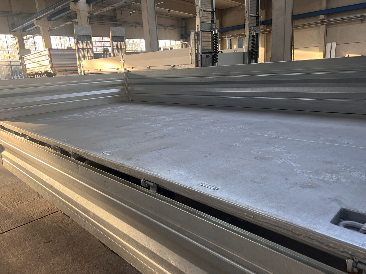 Möslein TTD 14 Schwebheim 14,4 t Tandemkipper Tieflader Breite Reifen-- Neufahrzeug -- - Pótkocsi billenőplatós: 4 kép. Möslein TTD 14 Schwebheim 14,4 t Tandemkipper Tieflader Breite Reifen-- Neufahrzeug -- - Pótkocsi billenőplatós: 4 kép.