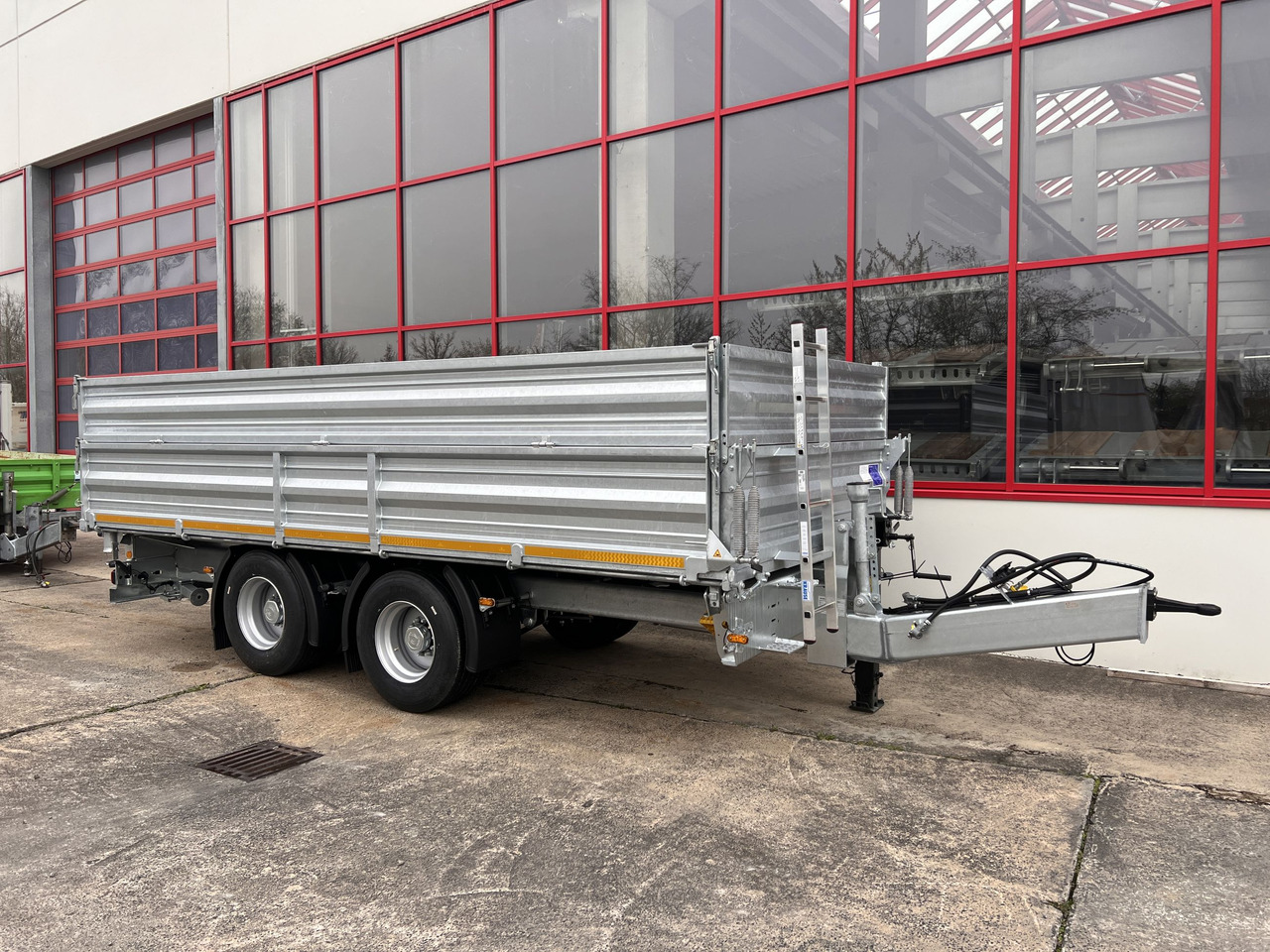 Möslein TTD 19 AB 19 t Tandem 3 Seiten Kipper TiefladerAufsatzbordwänden-- Neufahrzeug -- - Pótkocsi billenőplatós: 4 kép. Möslein TTD 19 AB 19 t Tandem 3 Seiten Kipper TiefladerAufsatzbordwänden-- Neufahrzeug -- - Pótkocsi billenőplatós: 4 kép.