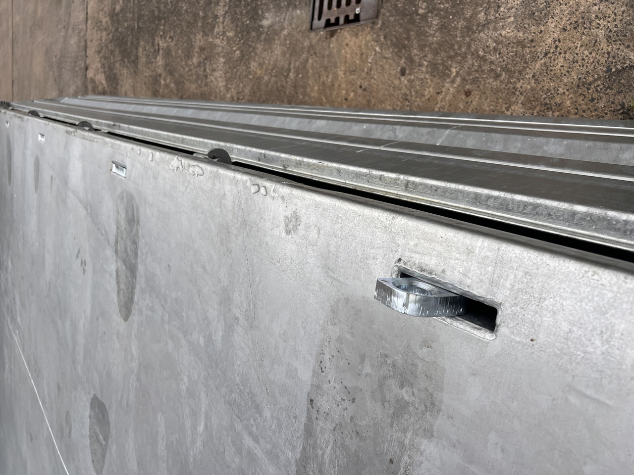 Möslein TTD 19 AB 19 t Tandem Kipper Tieflader2 x Aufsatzbordwänden-- Neufahrzeug -- - Pótkocsi billenőplatós: 5 kép. Möslein TTD 19 AB 19 t Tandem Kipper Tieflader2 x Aufsatzbordwänden-- Neufahrzeug -- - Pótkocsi billenőplatós: 5 kép.