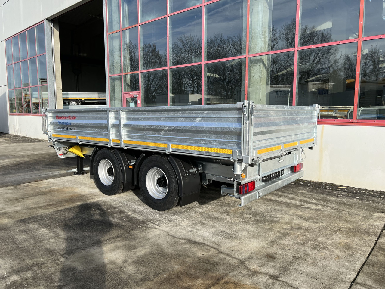 Möslein TTD 19 B neuer 19 t Tandemkipper- Tieflader - Pótkocsi billenőplatós: 5 kép. Möslein TTD 19 B neuer 19 t Tandemkipper- Tieflader - Pótkocsi billenőplatós: 5 kép.
