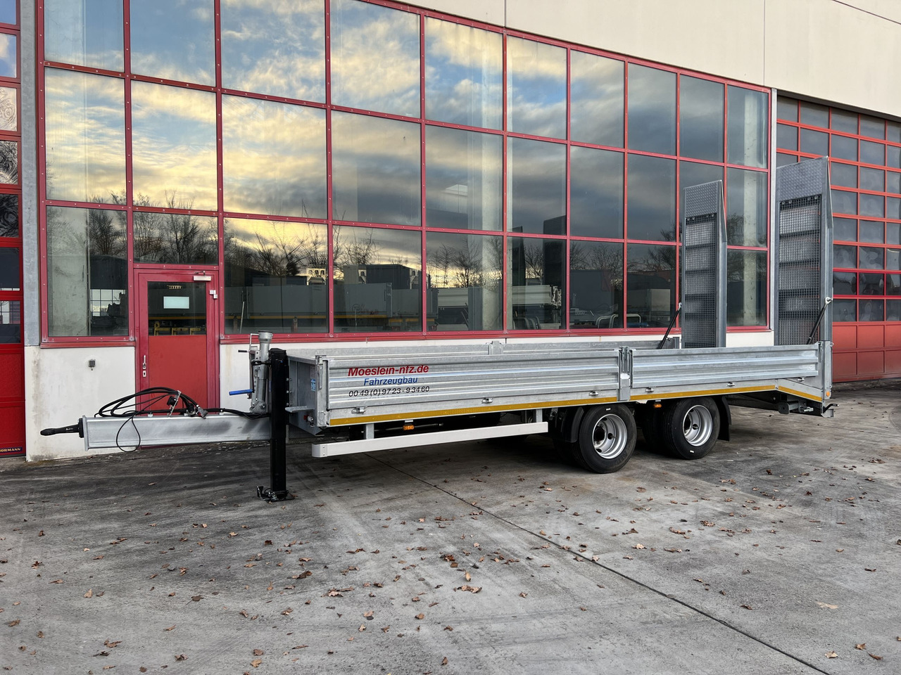 Möslein TTO 19 19 t Tandemtieflader,Neufahrzeug - Pótkocsi mélybölcsős: 5 kép. Möslein TTO 19 19 t Tandemtieflader,Neufahrzeug - Pótkocsi mélybölcsős: 5 kép.