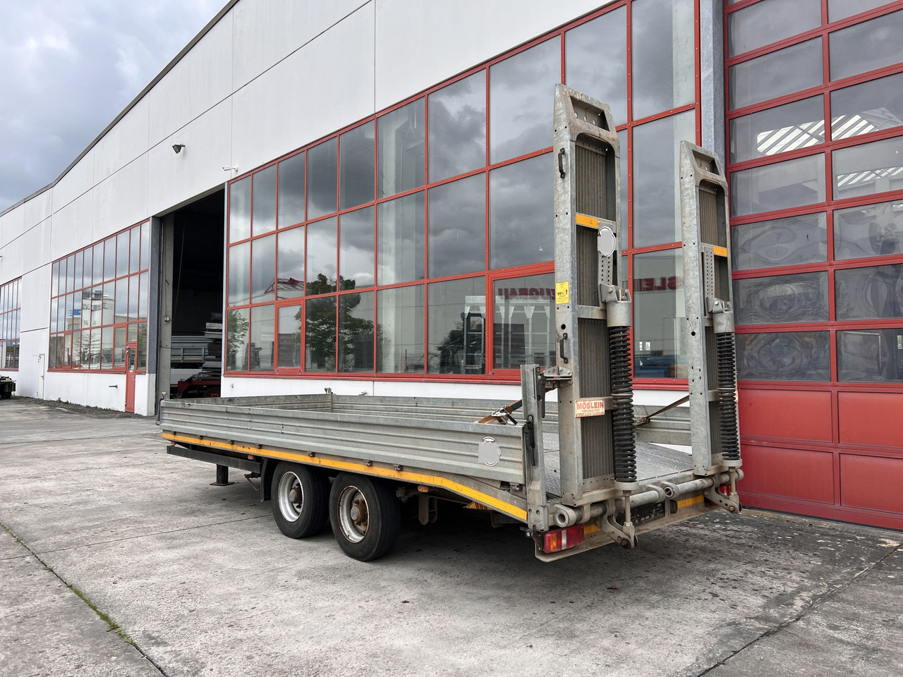 Möslein TTS 13 Schwebheim 13 t Tandemtieflader - Pótkocsi mélybölcsős: 5 kép. Möslein TTS 13 Schwebheim 13 t Tandemtieflader - Pótkocsi mélybölcsős: 5 kép.