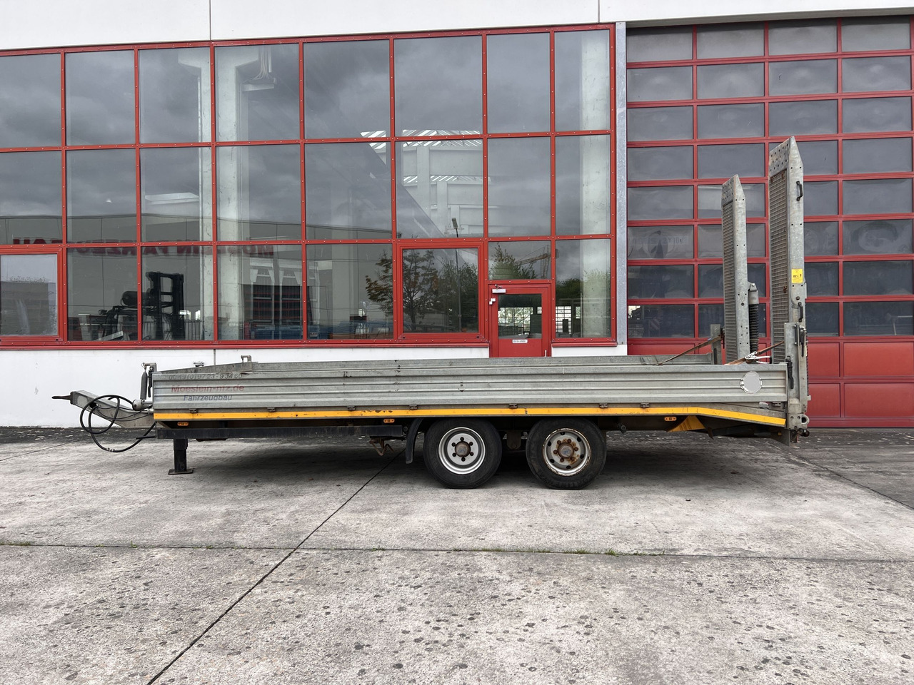 Möslein TTS 13 Schwebheim 13 t Tandemtieflader - Pótkocsi mélybölcsős: 2 kép. Möslein TTS 13 Schwebheim 13 t Tandemtieflader - Pótkocsi mélybölcsős: 2 kép.