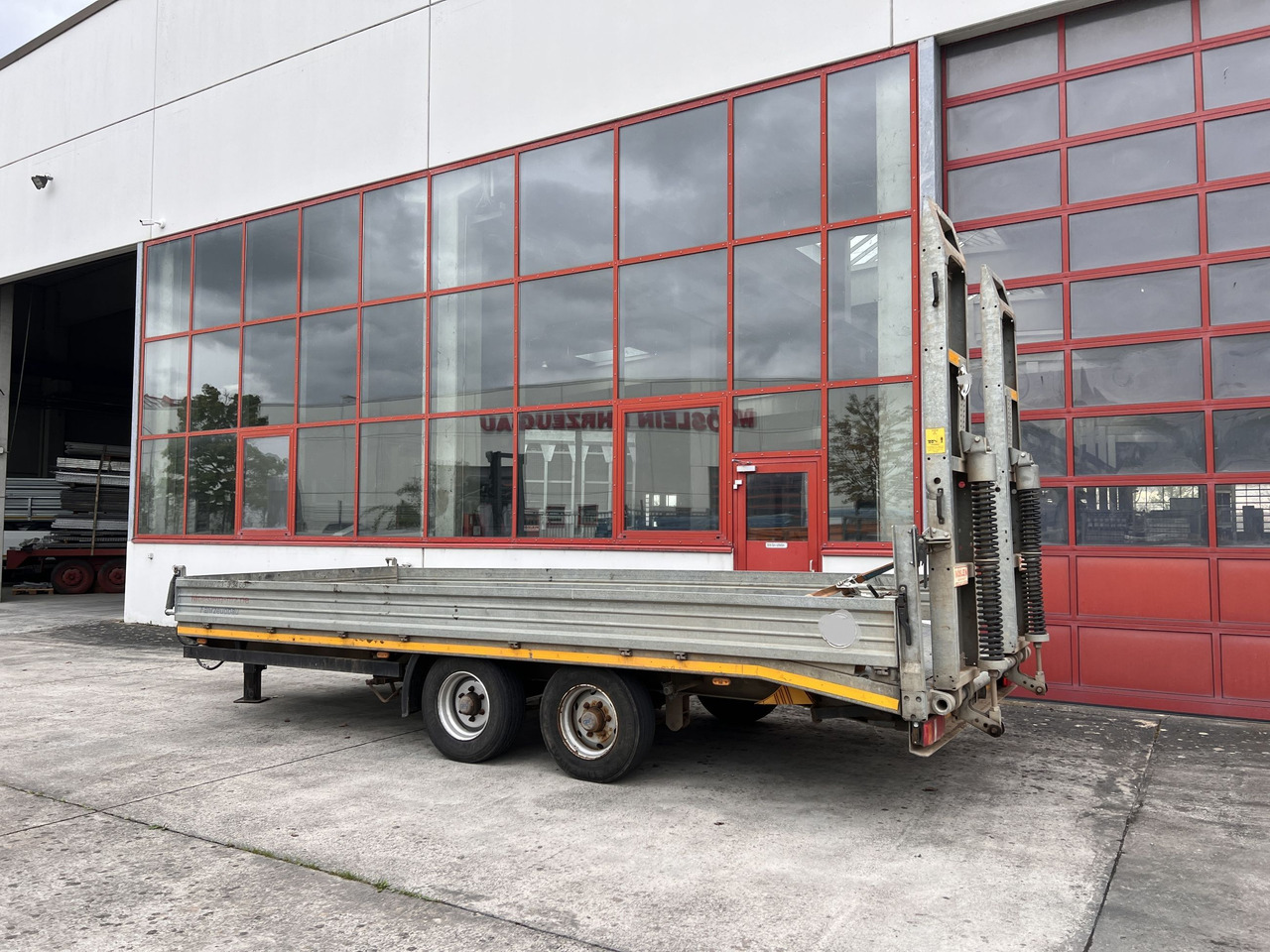 Möslein TTS 13 Schwebheim 13 t Tandemtieflader - Pótkocsi mélybölcsős: 4 kép. Möslein TTS 13 Schwebheim 13 t Tandemtieflader - Pótkocsi mélybölcsős: 4 kép.