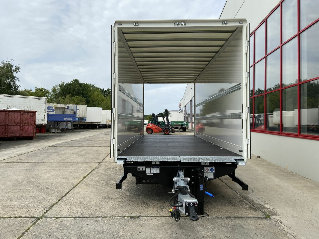 Möslein Tandem- Koffer, Durchladbar, -- Neufahrzeug -- - Pótkocsi dobozos: 2 kép. Möslein Tandem- Koffer, Durchladbar, -- Neufahrzeug -- - Pótkocsi dobozos: 2 kép.