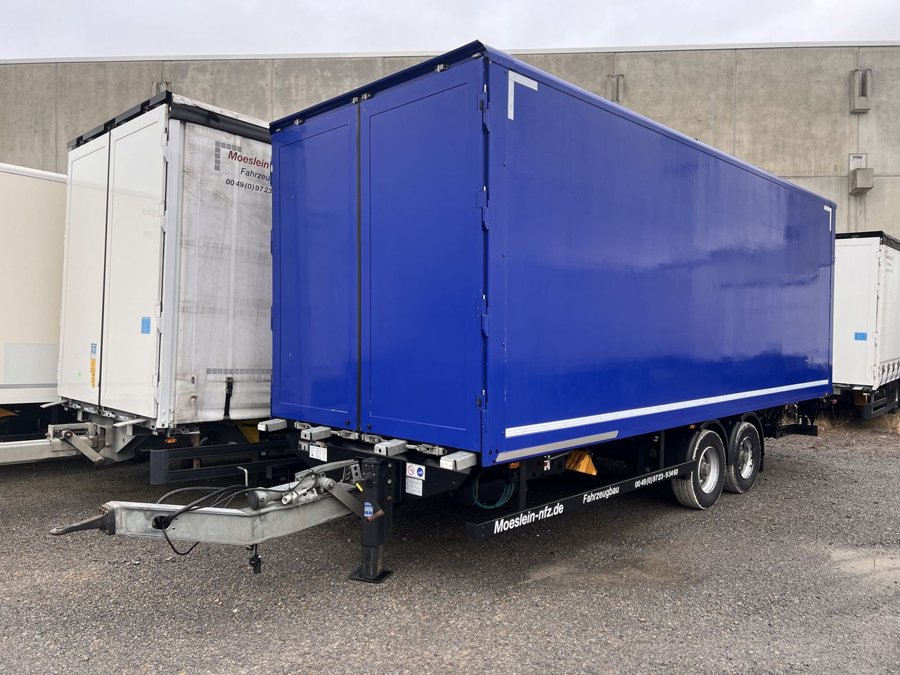 Möslein Tandem Koffer, Ladebordwand + Durchladbar, Weni - Pótkocsi dobozos: 2 kép. Möslein Tandem Koffer, Ladebordwand + Durchladbar, Weni - Pótkocsi dobozos: 2 kép.