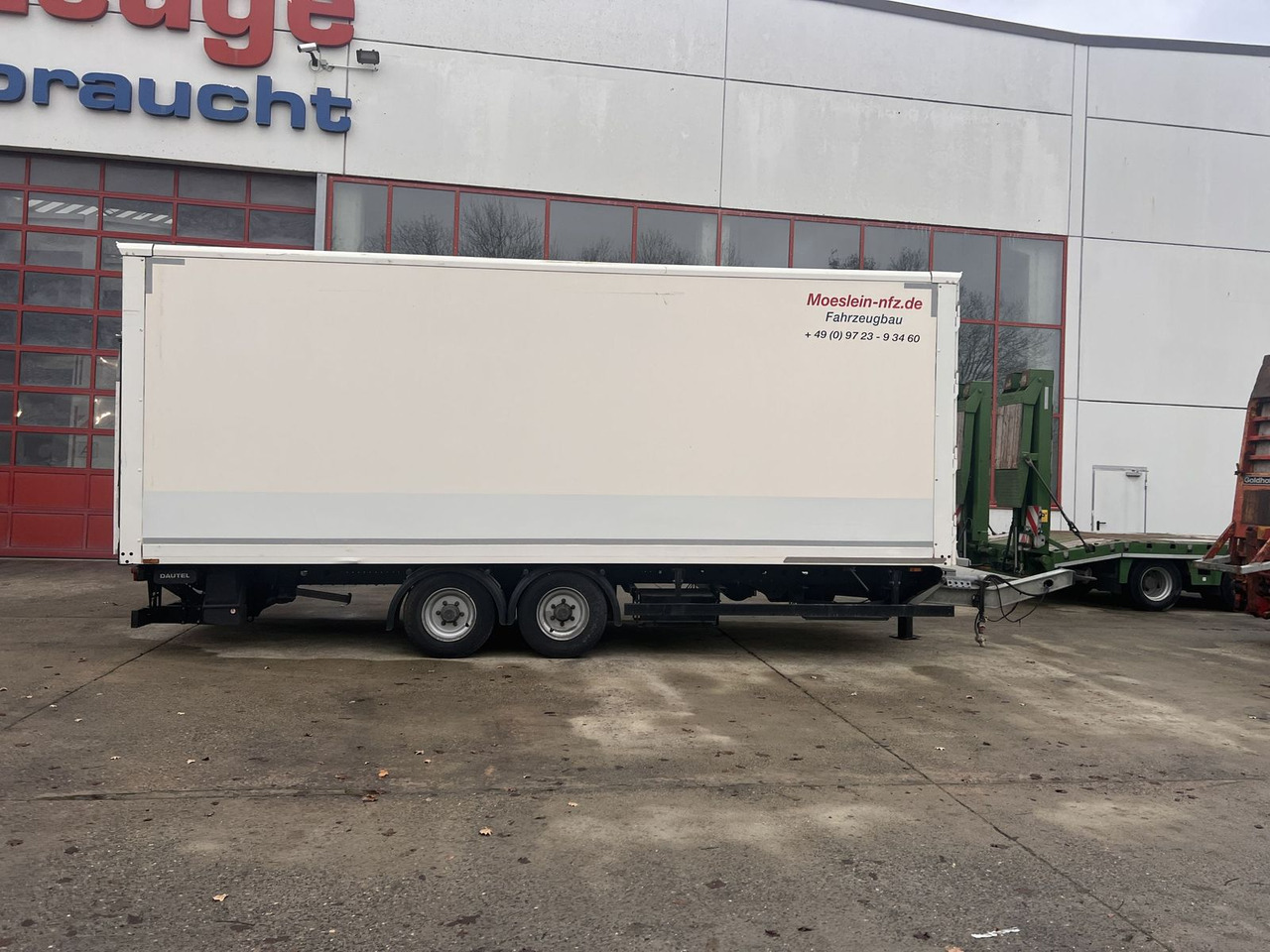 Möslein Tandem Koffer mit Ladebordwand 1,5 t + Durchlad - Pótkocsi dobozos: 4 kép. Möslein Tandem Koffer mit Ladebordwand 1,5 t + Durchlad - Pótkocsi dobozos: 4 kép.