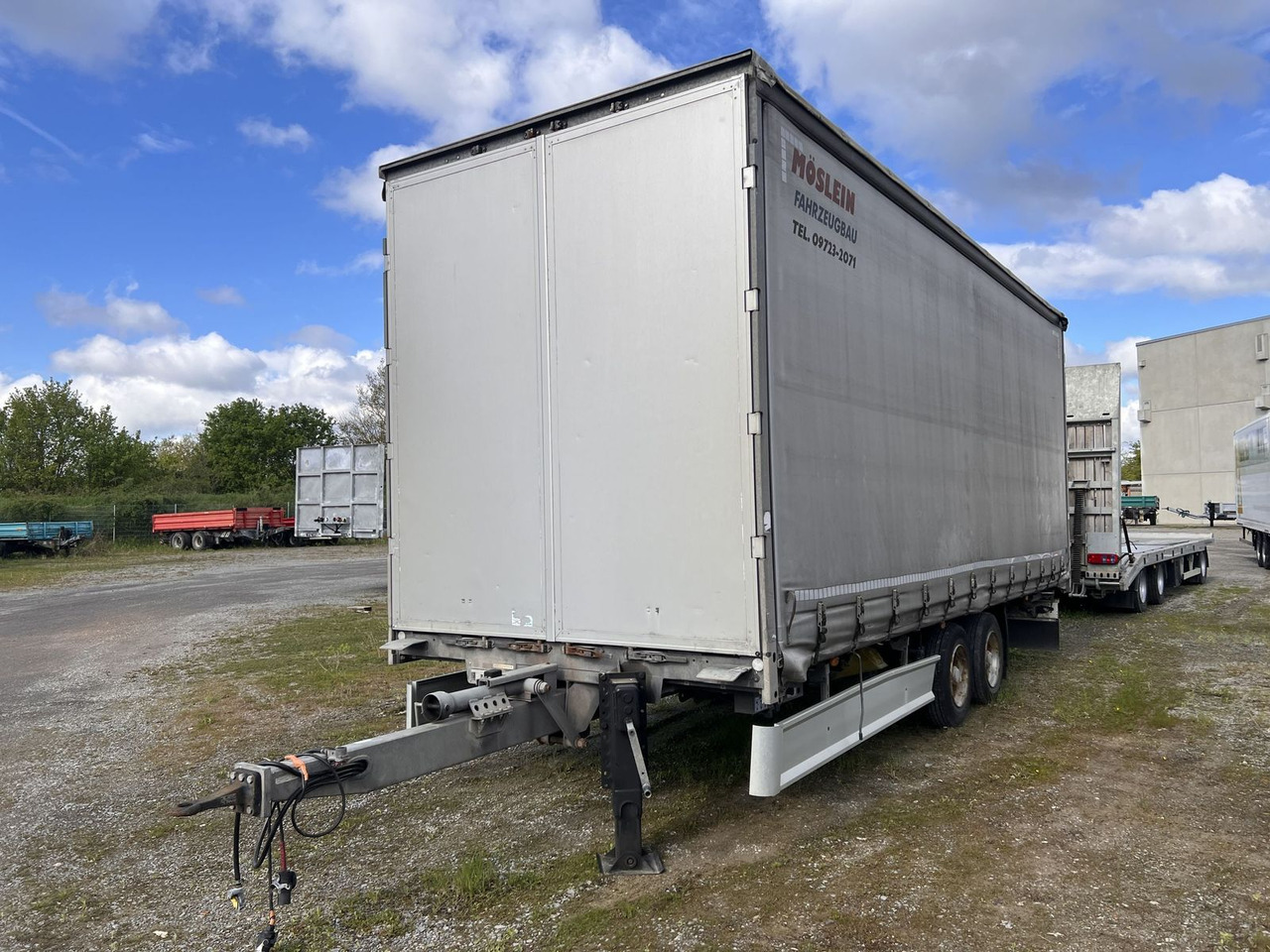 Möslein Tandem- Planenanhänger Durchladen - Ponyvás teherautó: 4 kép. Möslein Tandem- Planenanhänger Durchladen - Ponyvás teherautó: 4 kép.