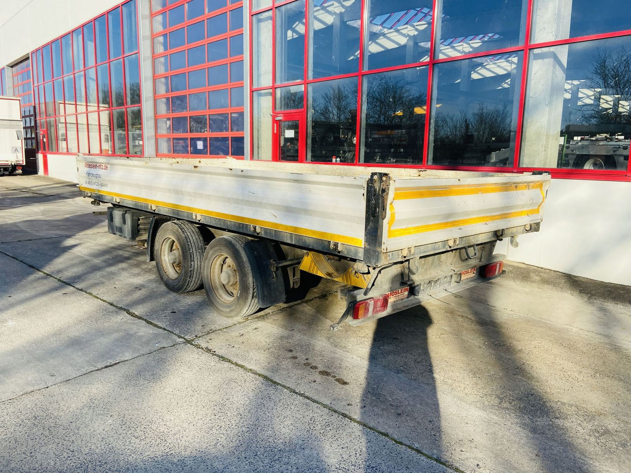 Möslein Tandemkipper- Tieflader - Pótkocsi mélybölcsős: 3 kép. Möslein Tandemkipper- Tieflader - Pótkocsi mélybölcsős: 3 kép.