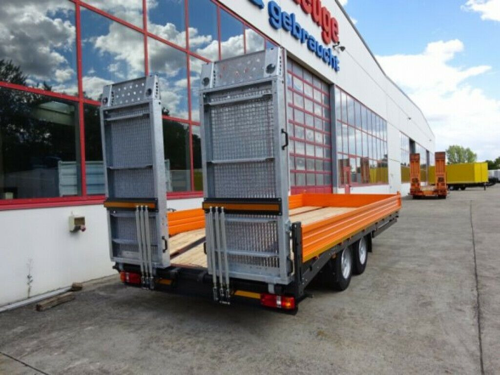 Möslein Tandemtieflader mit breiten RampenNeufahrzeug - Pótkocsi mélybölcsős: 3 kép. Möslein Tandemtieflader mit breiten RampenNeufahrzeug - Pótkocsi mélybölcsős: 3 kép.