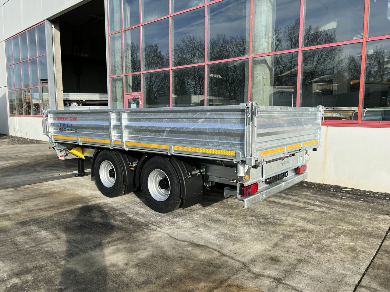 Möslein neuer 19 t Tandemkipper- Tieflader - Pótkocsi billenőplatós: 2 kép. Möslein neuer 19 t Tandemkipper- Tieflader - Pótkocsi billenőplatós: 2 kép.