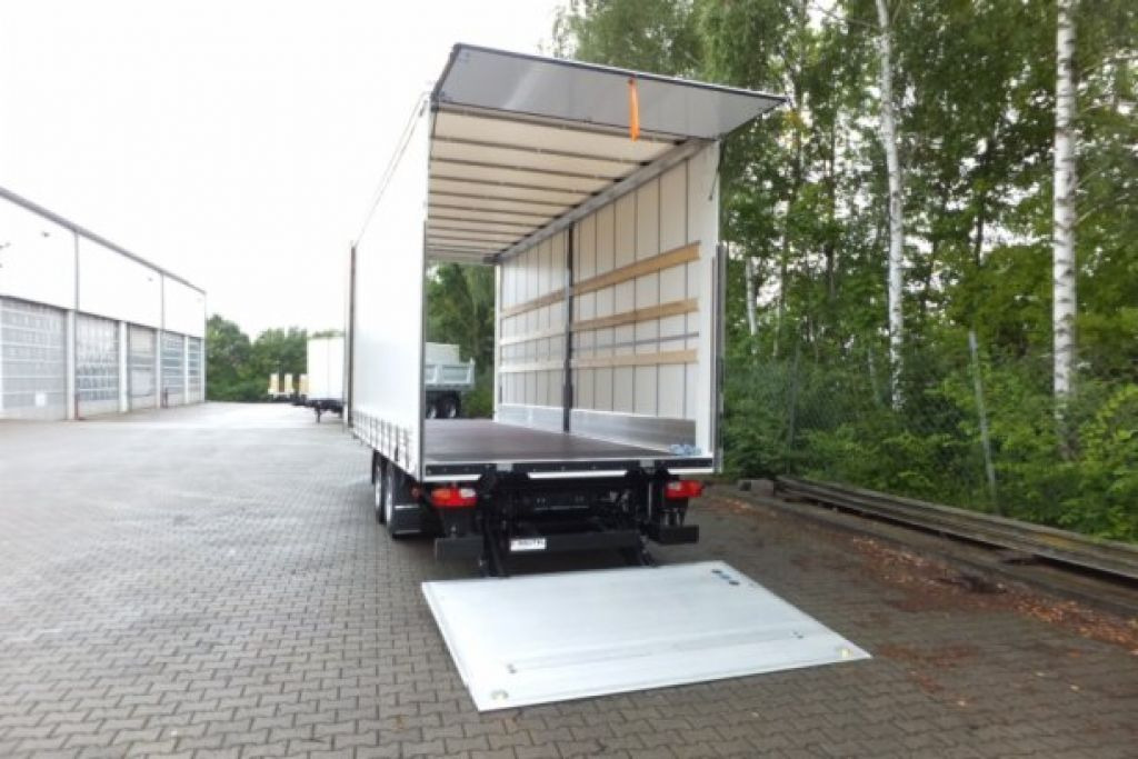 Möslein neuer Planenanhänger, Ladebordwand + Durchladba - Ponyvás pótkocsi: 4 kép. Möslein neuer Planenanhänger, Ladebordwand + Durchladba - Ponyvás pótkocsi: 4 kép.