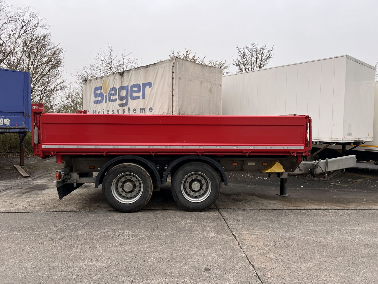 Müller-Mitteltal 18 t Tandemkipper- Tieflader - Pótkocsi billenőplatós: 1 kép. Müller-Mitteltal 18 t Tandemkipper- Tieflader - Pótkocsi billenőplatós: 1 kép.