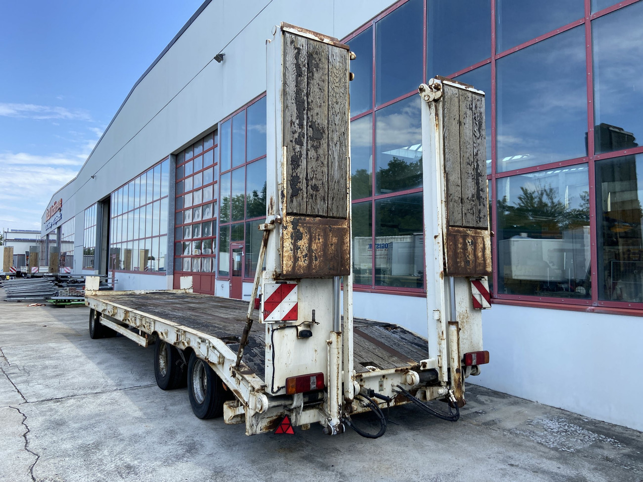 Müller Mitteltal PT 30  3 Achs Tieflader 9,20 m Ladefläche - Pótkocsi mélybölcsős: 2 kép. Müller Mitteltal PT 30  3 Achs Tieflader 9,20 m Ladefläche - Pótkocsi mélybölcsős: 2 kép.