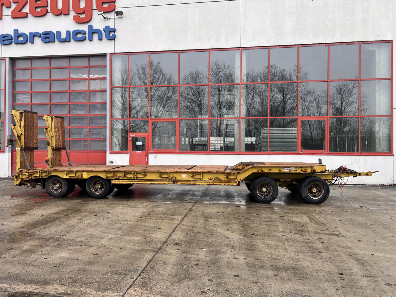 Müller Mitteltal T4 PROFI 40,0 4 Achs Tiefladeranhänger - Pótkocsi mélybölcsős: 3 kép. Müller Mitteltal T4 PROFI 40,0 4 Achs Tiefladeranhänger - Pótkocsi mélybölcsős: 3 kép.