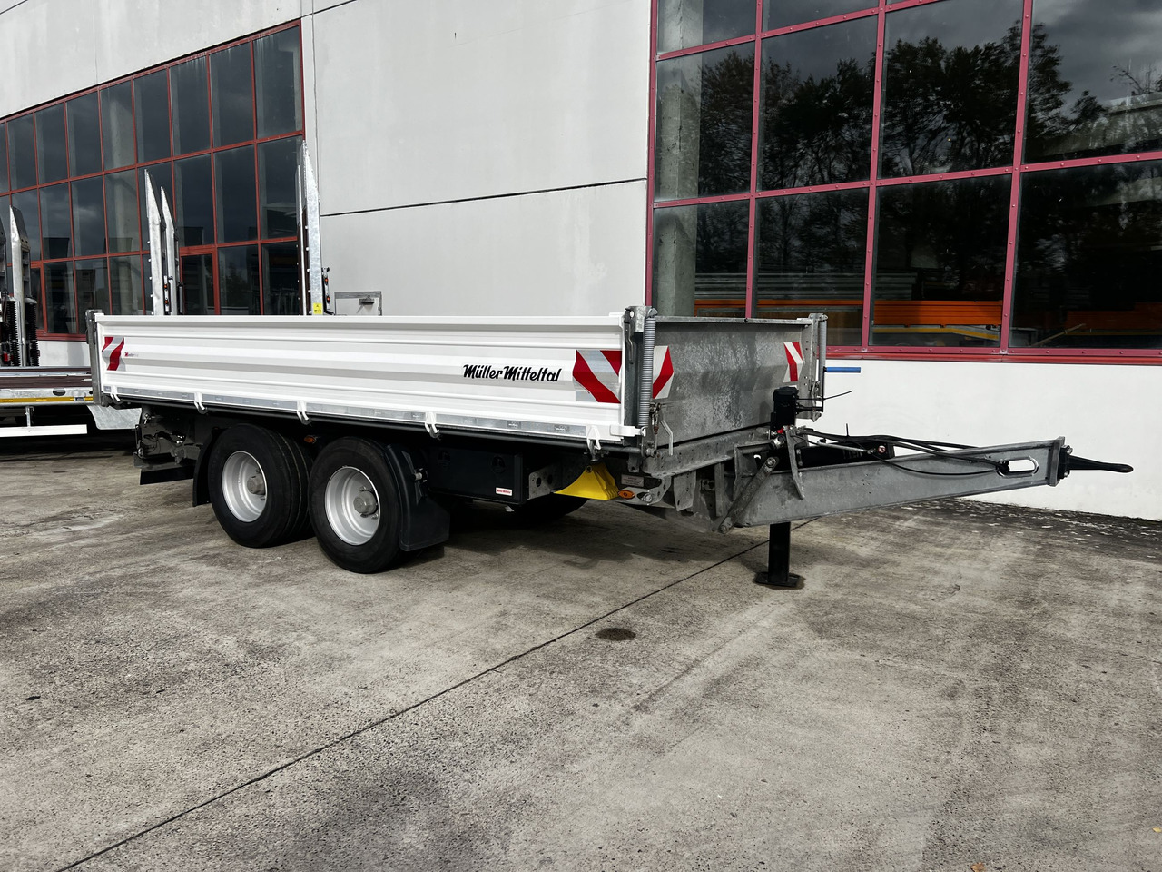 Müller Mitteltal TA-2 14,4 t Tandemkipper- Tieflader Breitbereifung NEUWERTIG - Pótkocsi billenőplatós: 1 kép. Müller Mitteltal TA-2 14,4 t Tandemkipper- Tieflader Breitbereifung NEUWERTIG - Pótkocsi billenőplatós: 1 kép.