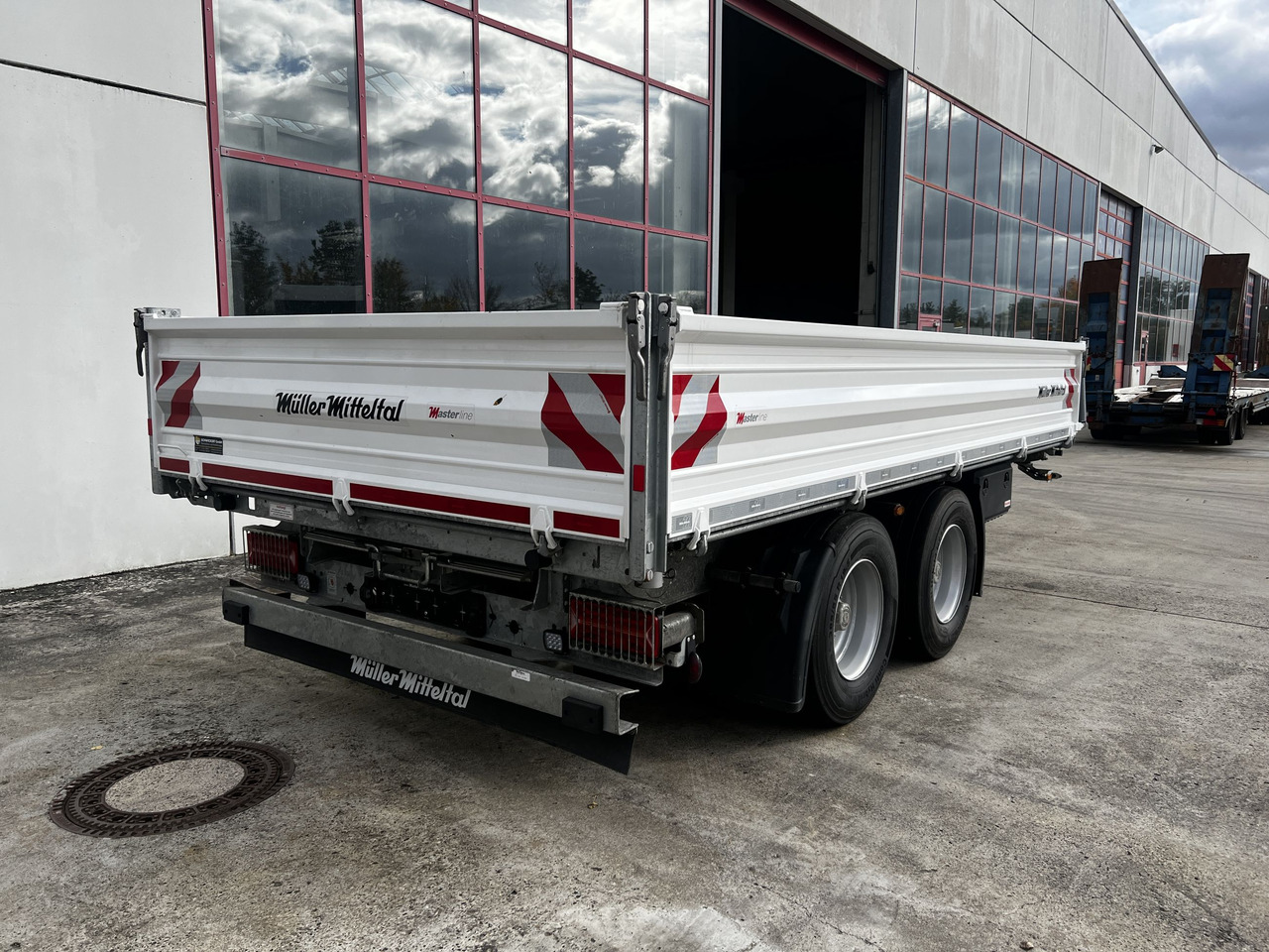 Müller Mitteltal TA-2 14,4 t Tandemkipper- Tieflader Breitbereifung NEUWERTIG - Pótkocsi billenőplatós: 5 kép. Müller Mitteltal TA-2 14,4 t Tandemkipper- Tieflader Breitbereifung NEUWERTIG - Pótkocsi billenőplatós: 5 kép.