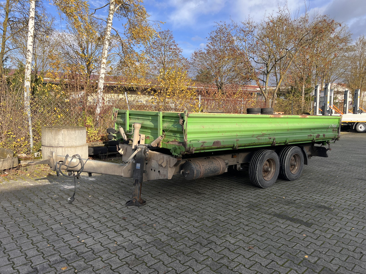 TK  Tandemkipper- Tieflader - Pótkocsi billenőplatós: 2 kép. TK  Tandemkipper- Tieflader - Pótkocsi billenőplatós: 2 kép.