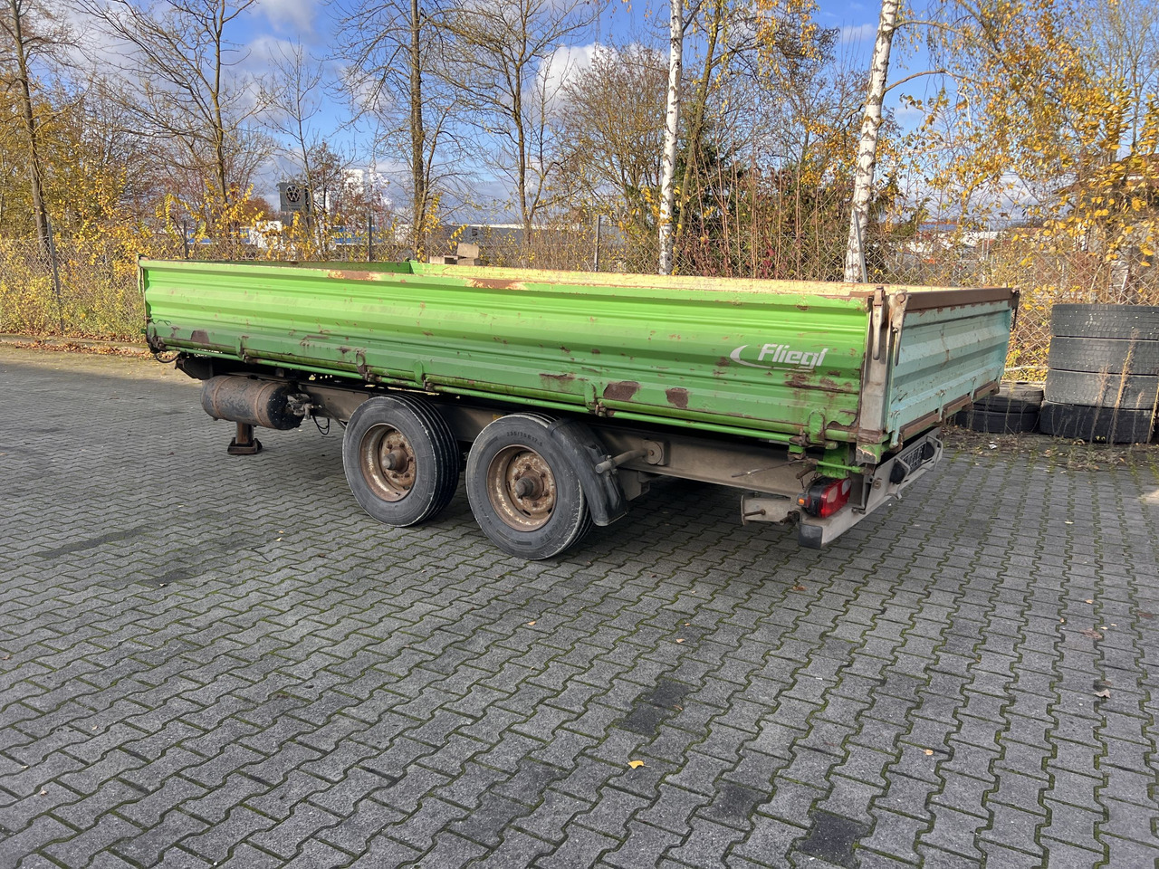 TK  Tandemkipper- Tieflader - Pótkocsi billenőplatós: 3 kép. TK  Tandemkipper- Tieflader - Pótkocsi billenőplatós: 3 kép.