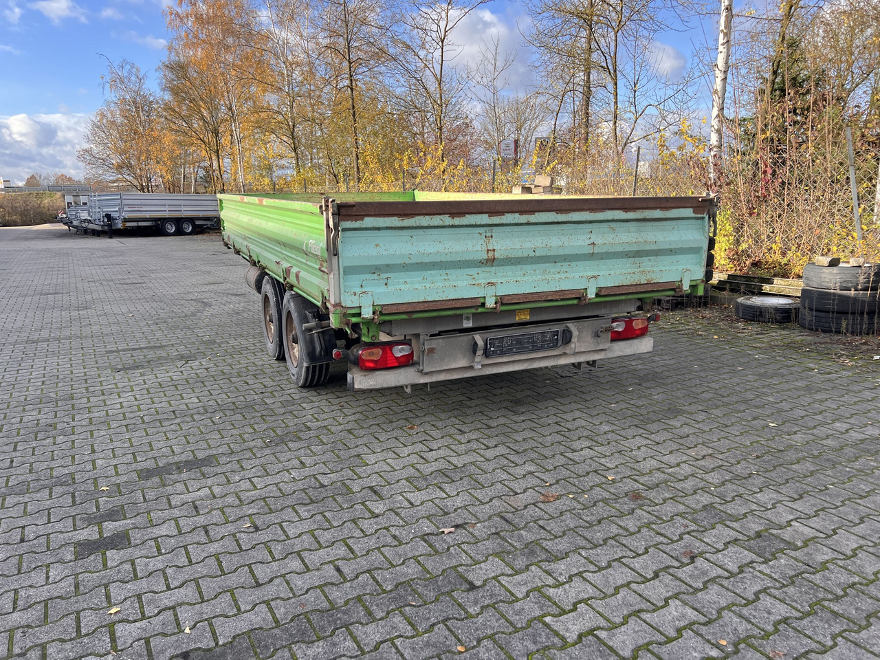 TK  Tandemkipper- Tieflader - Pótkocsi billenőplatós: 4 kép. TK  Tandemkipper- Tieflader - Pótkocsi billenőplatós: 4 kép.