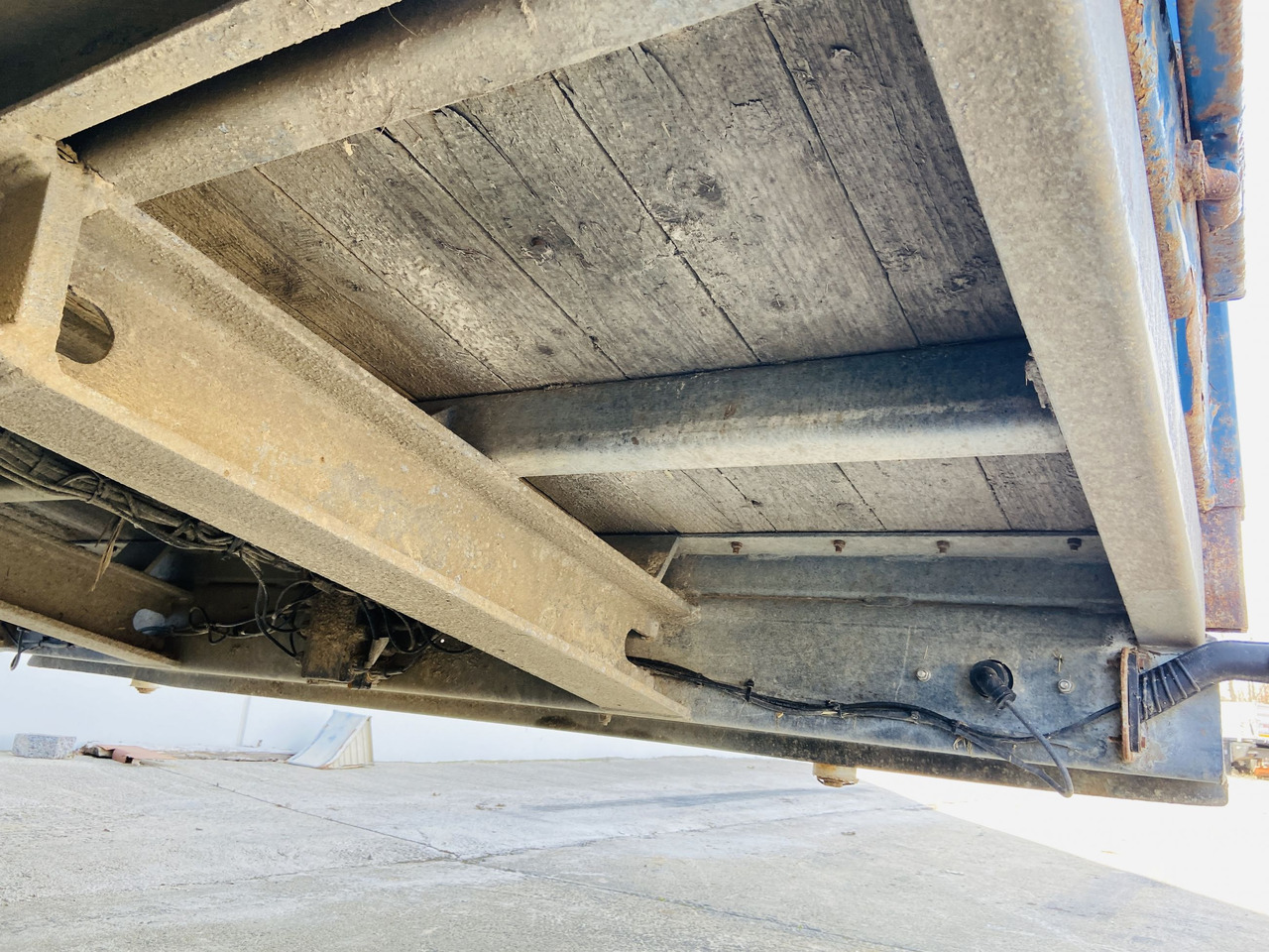 TTH 14  14 t Tandemtieflader - Pótkocsi mélybölcsős: 3 kép. TTH 14  14 t Tandemtieflader - Pótkocsi mélybölcsős: 3 kép.