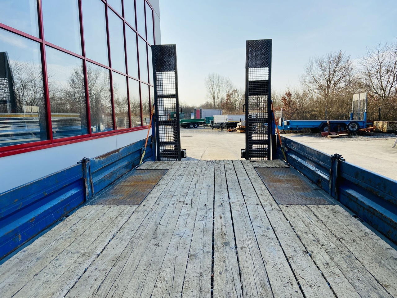 TTH 14  14 t Tandemtieflader - Pótkocsi mélybölcsős: 2 kép. TTH 14  14 t Tandemtieflader - Pótkocsi mélybölcsős: 2 kép.