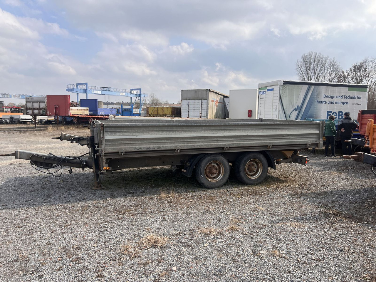 Tandemkipper- Tieflader - Pótkocsi billenőplatós: 1 kép. Tandemkipper- Tieflader - Pótkocsi billenőplatós: 1 kép.