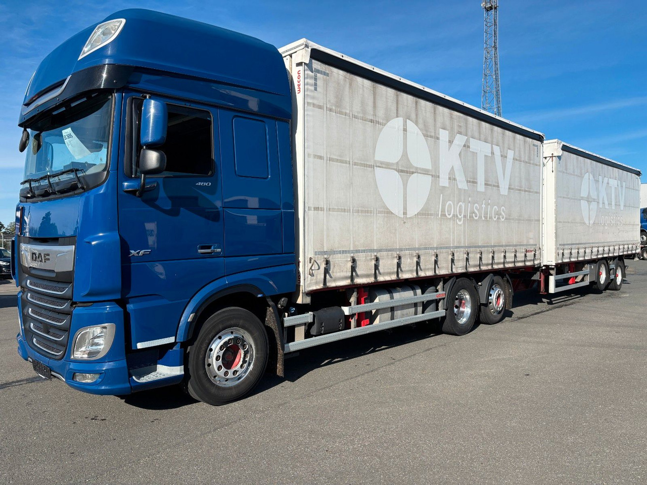 DAF SSC XF 480 Jumbozug + Anh Wecon Staplerhalterung - Ponyvás teherautó: 1 kép. DAF SSC XF 480 Jumbozug + Anh Wecon Staplerhalterung - Ponyvás teherautó: 1 kép.