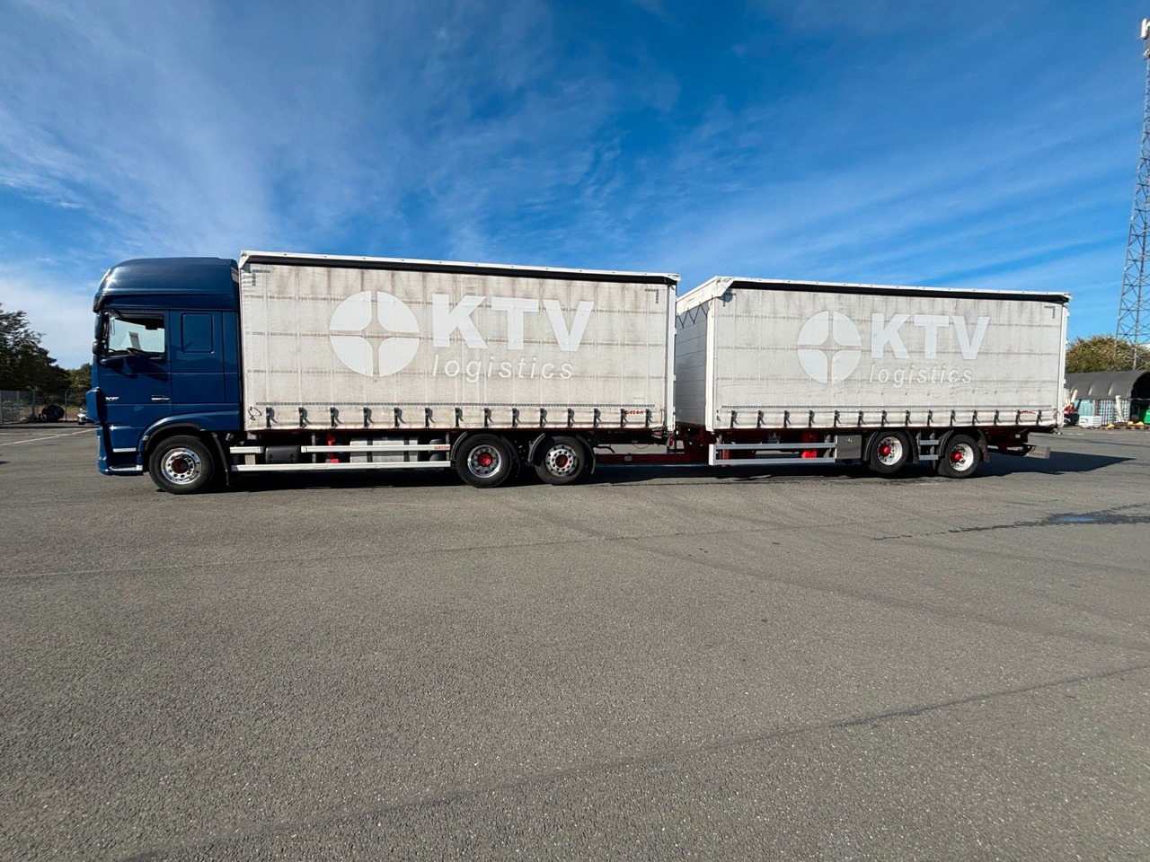 DAF SSC XF 480 Jumbozug + Anh Wecon Staplerhalterung - Ponyvás teherautó: 3 kép. DAF SSC XF 480 Jumbozug + Anh Wecon Staplerhalterung - Ponyvás teherautó: 3 kép.